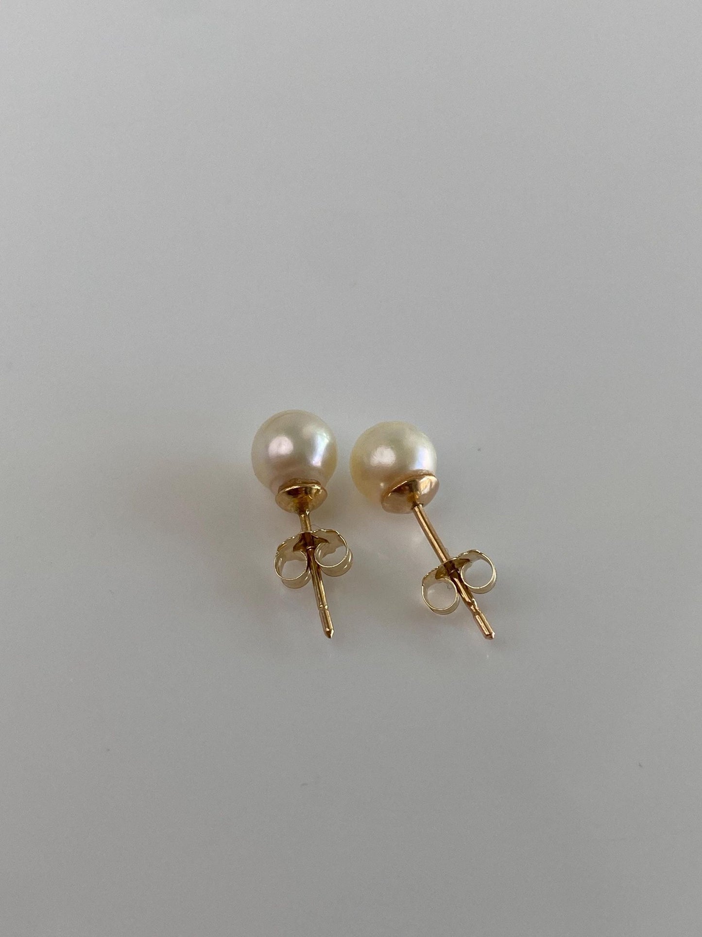 Vintage Solid 14k Yellow Gold Pearl Stud Earrings