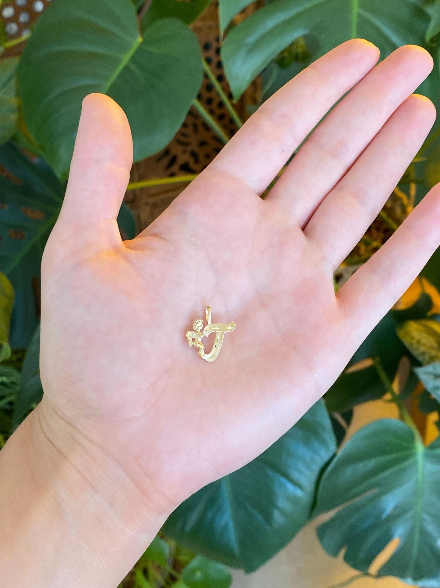 Vintage Solid 10k Yellow Gold Diamond Cut Angel Initial 'T' Charm