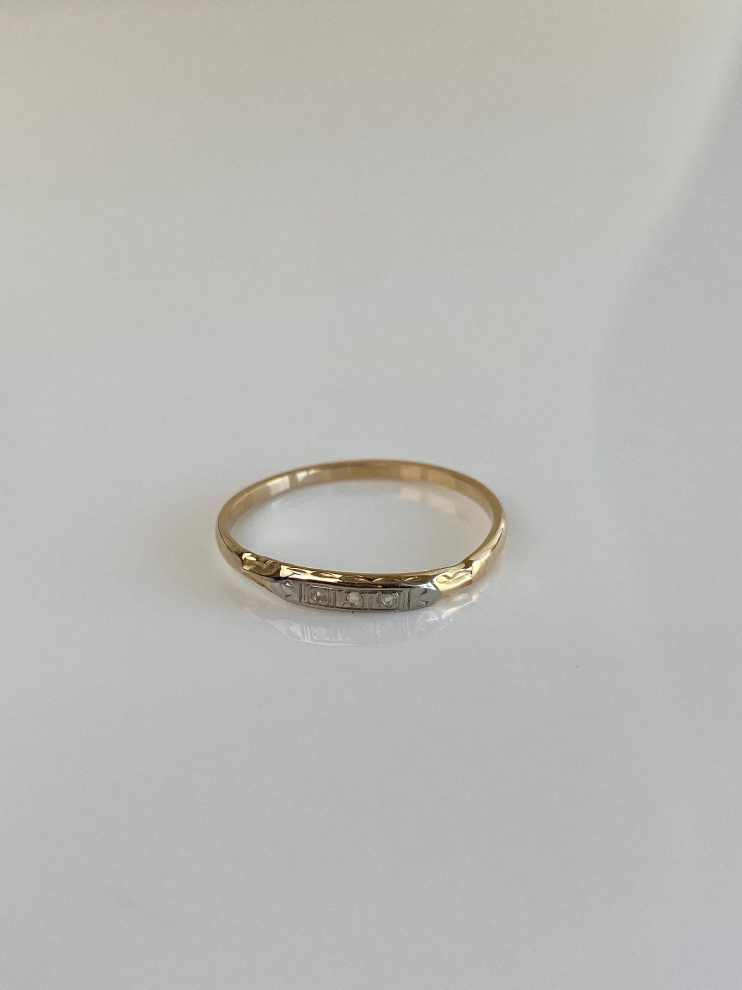 Vintage Solid 10k White & Yellow Gold Clear Quartz Designed Ring - Size 6.75