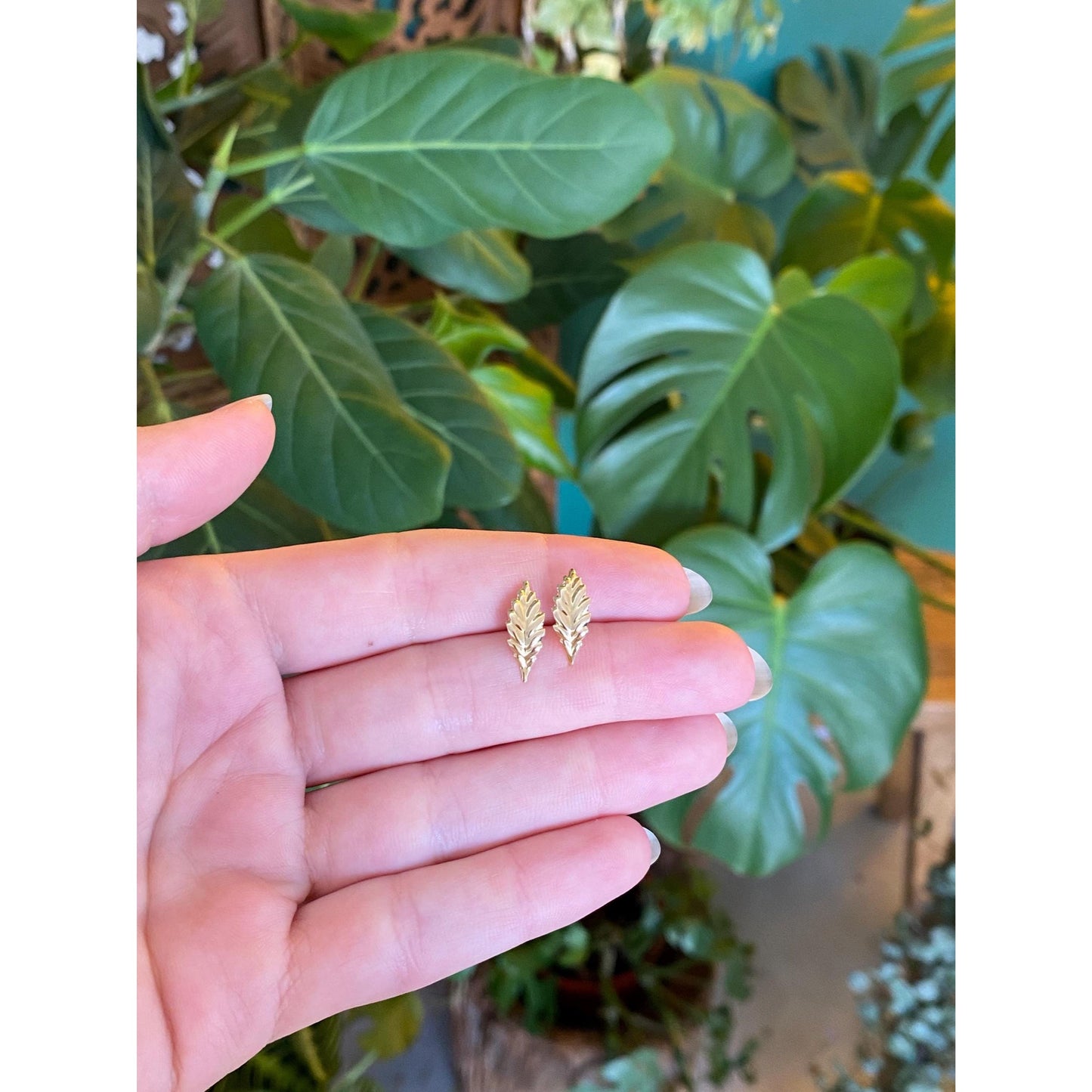 Vintage Solid 14k Yellow Gold Leaf Stud Earrings