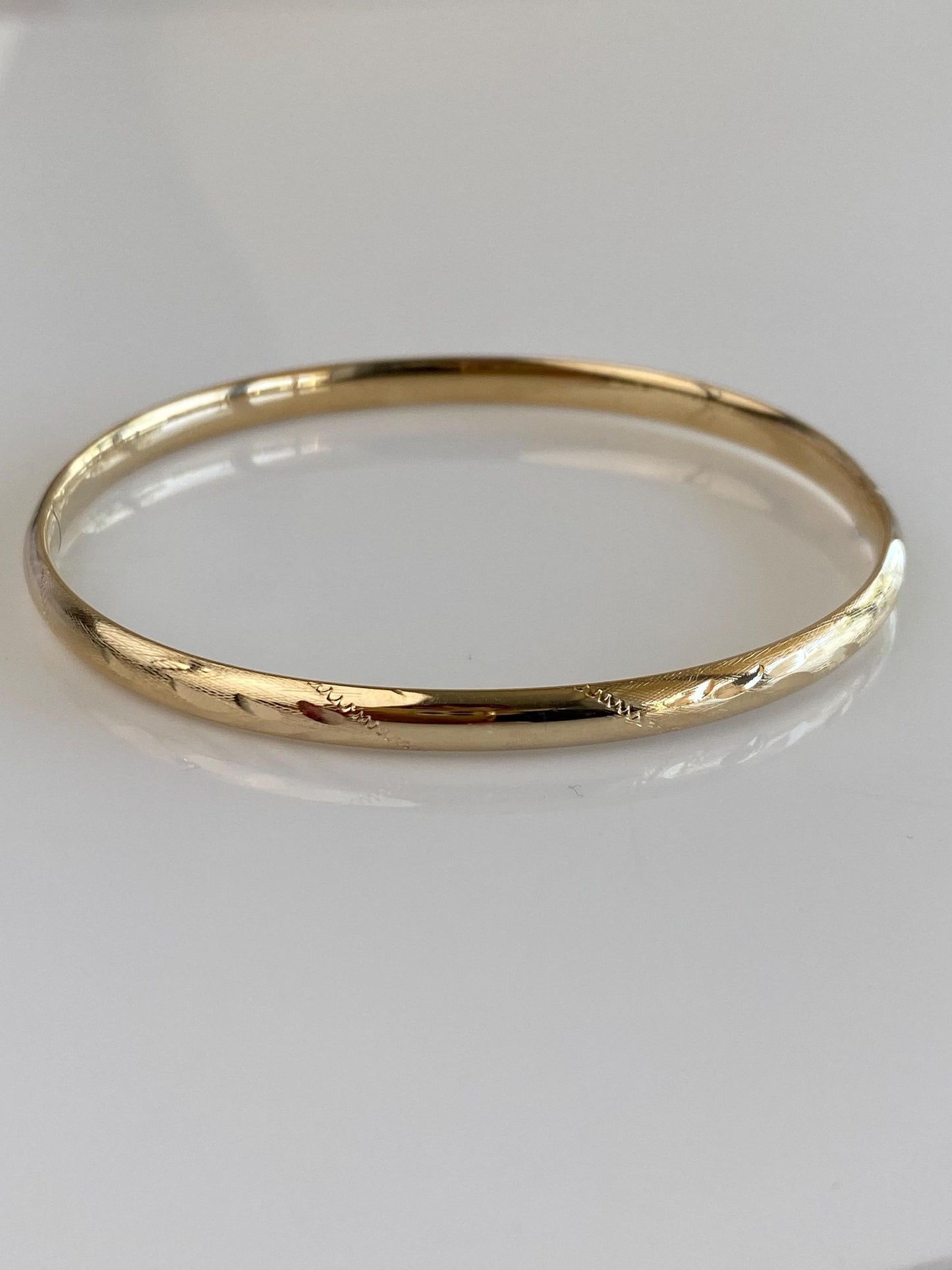 Vintage 14k Yellow Gold Design Bangle Bracelet - 7 3/4 Inches