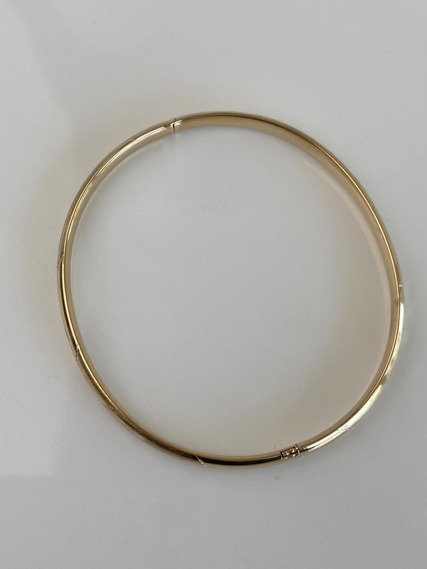 Vintage 14k Yellow Gold Design Bangle Bracelet - 7 3/4 Inches