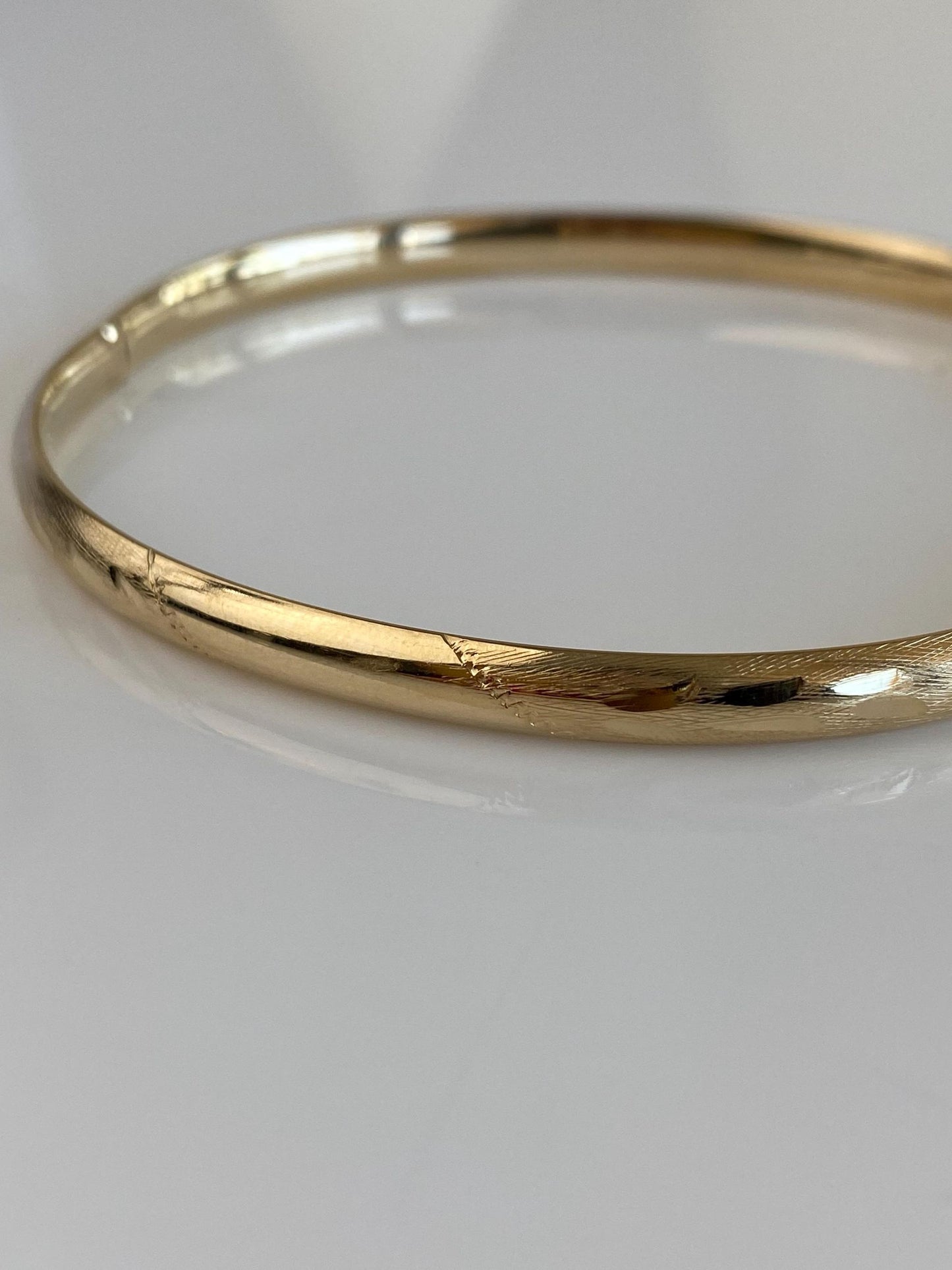 Vintage 14k Yellow Gold Design Bangle Bracelet - 7 3/4 Inches