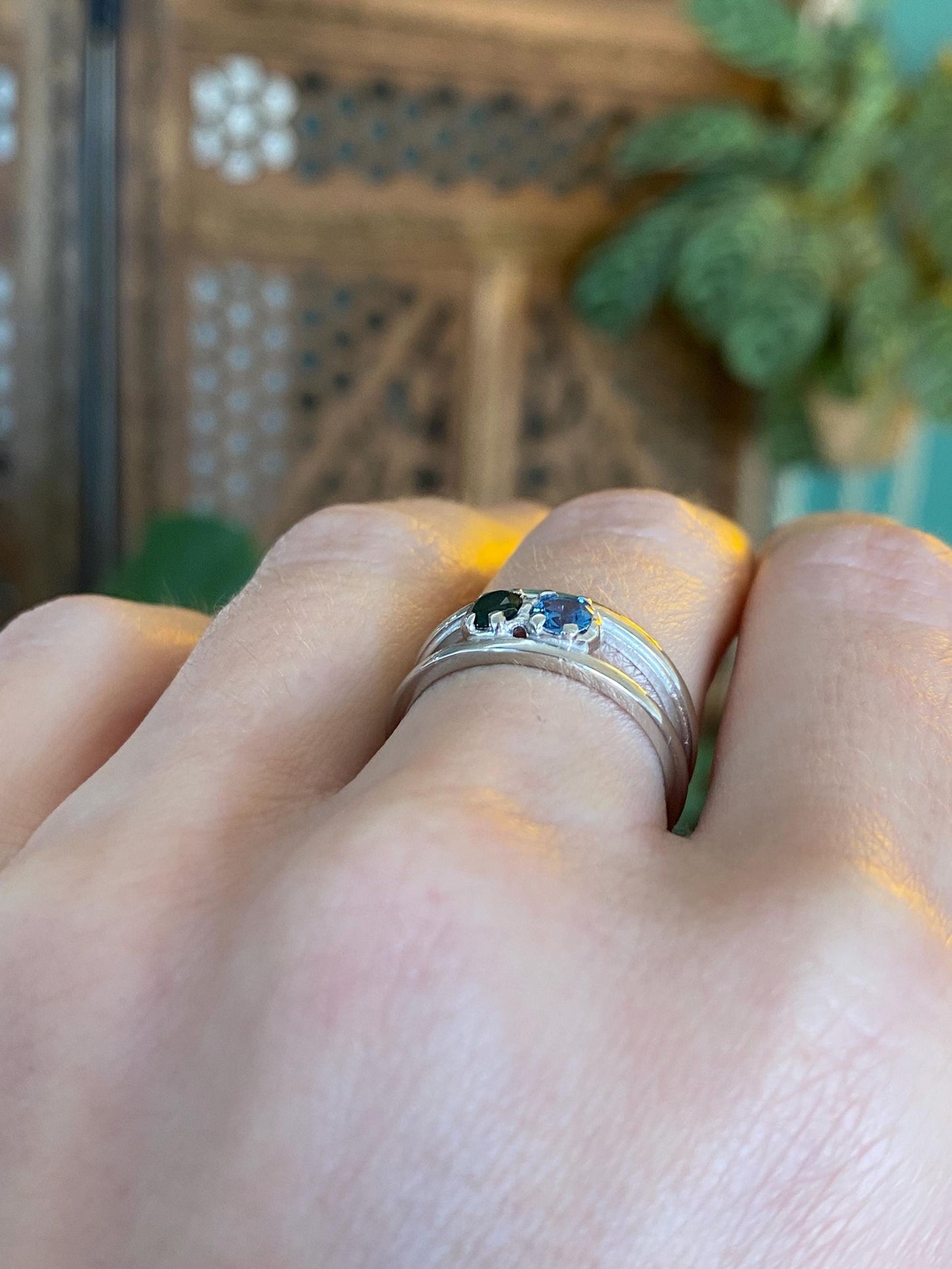 Vintage Solid 14k White Gold Topaz Green Spinel Ring Band - Size 6.25