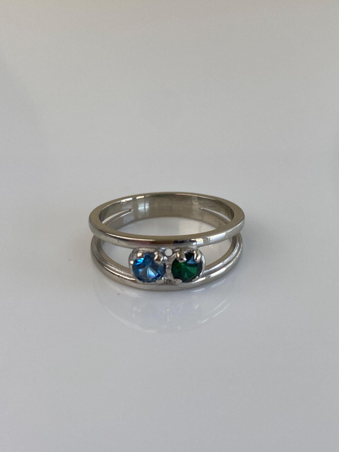 Vintage Solid 14k White Gold Topaz Green Spinel Ring Band - Size 6.25