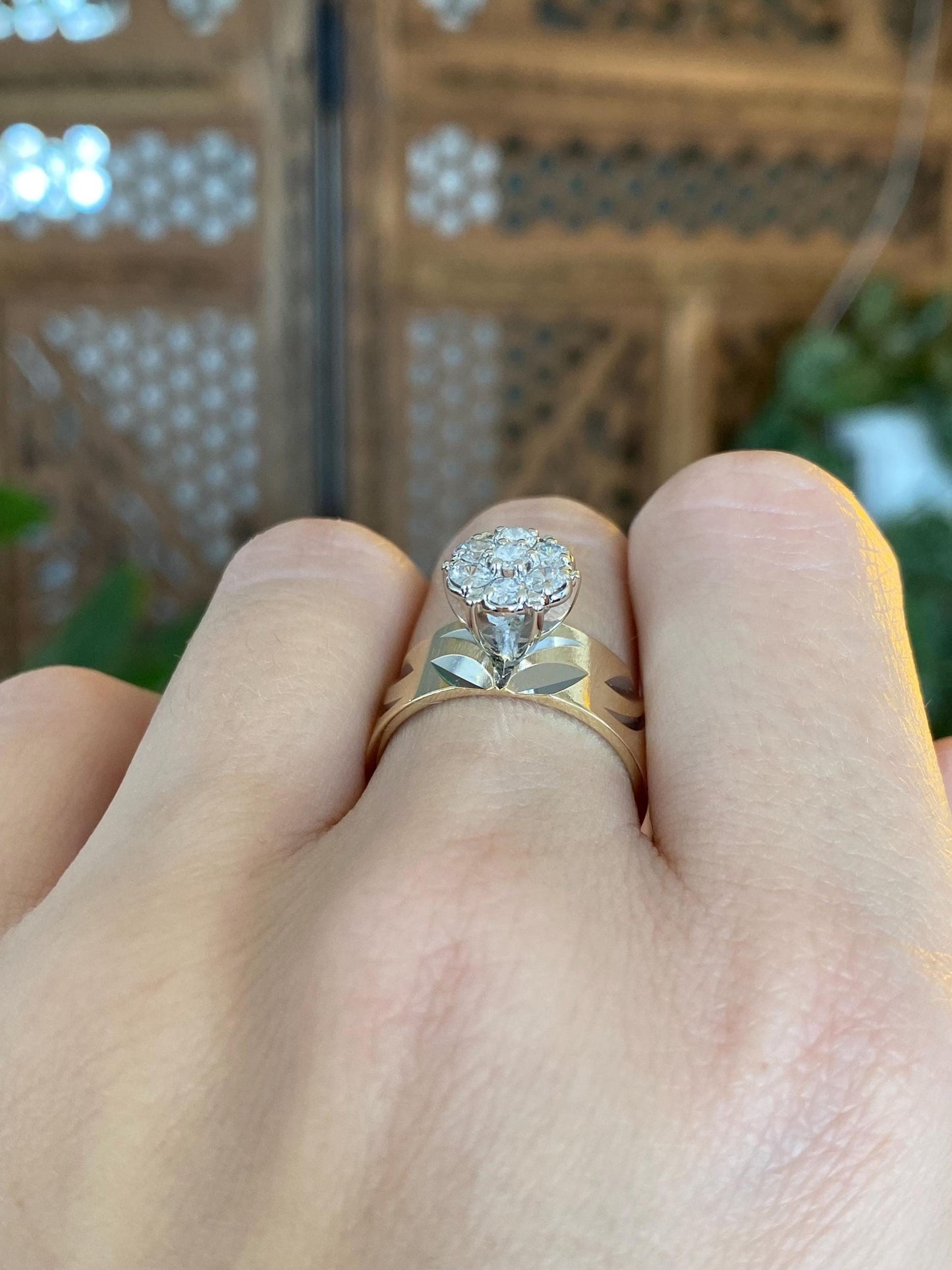 Vintage Solid 14k White & Yellow Gold Diamond Cluster Diamond Cut Ring - Size 7
