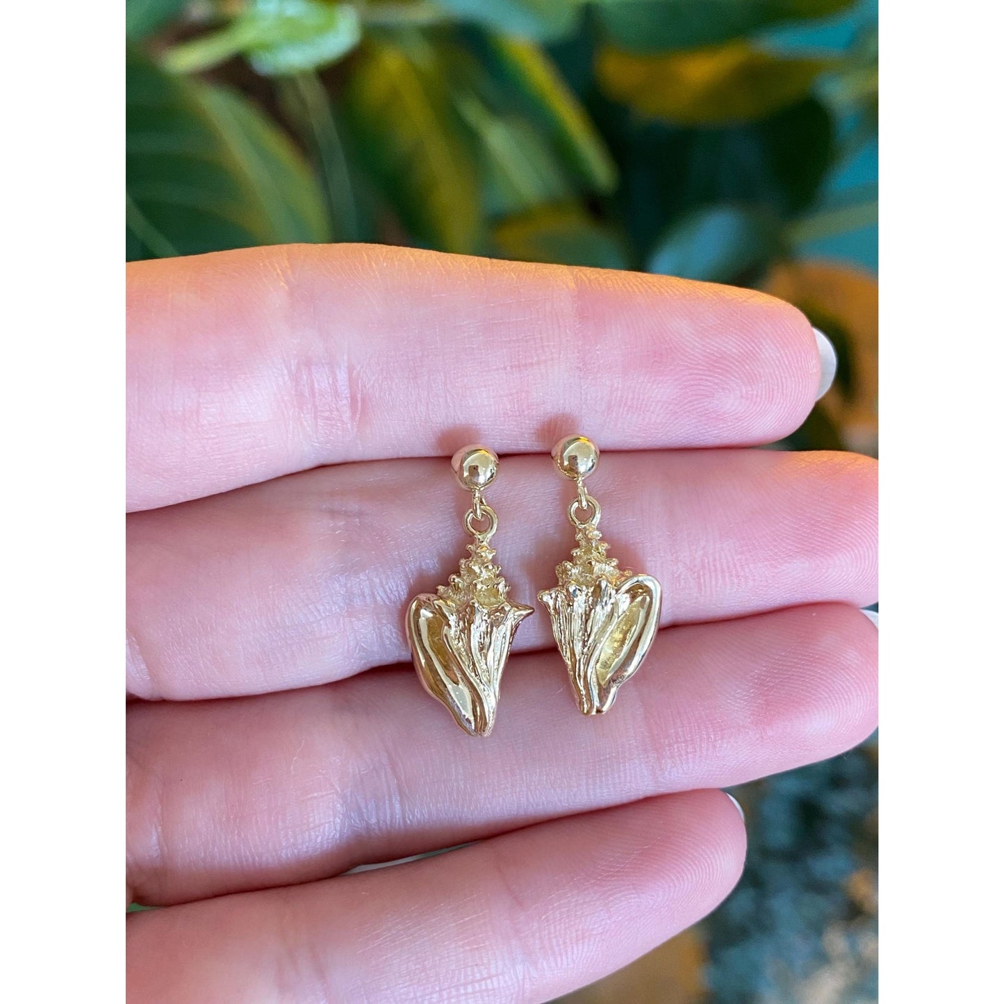 Vintage Solid 14k Yellow Gold Seashell Dangle Stud Earrings