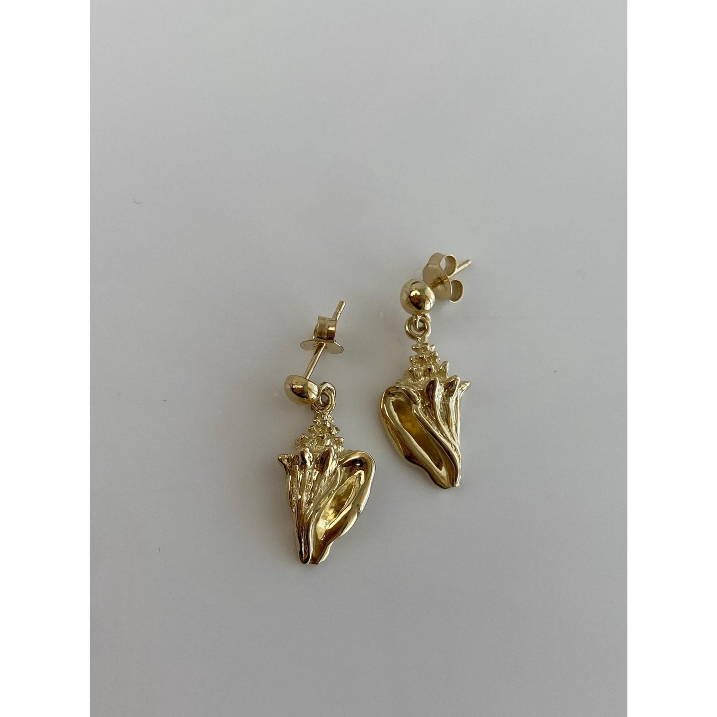 Vintage Solid 14k Yellow Gold Seashell Dangle Stud Earrings