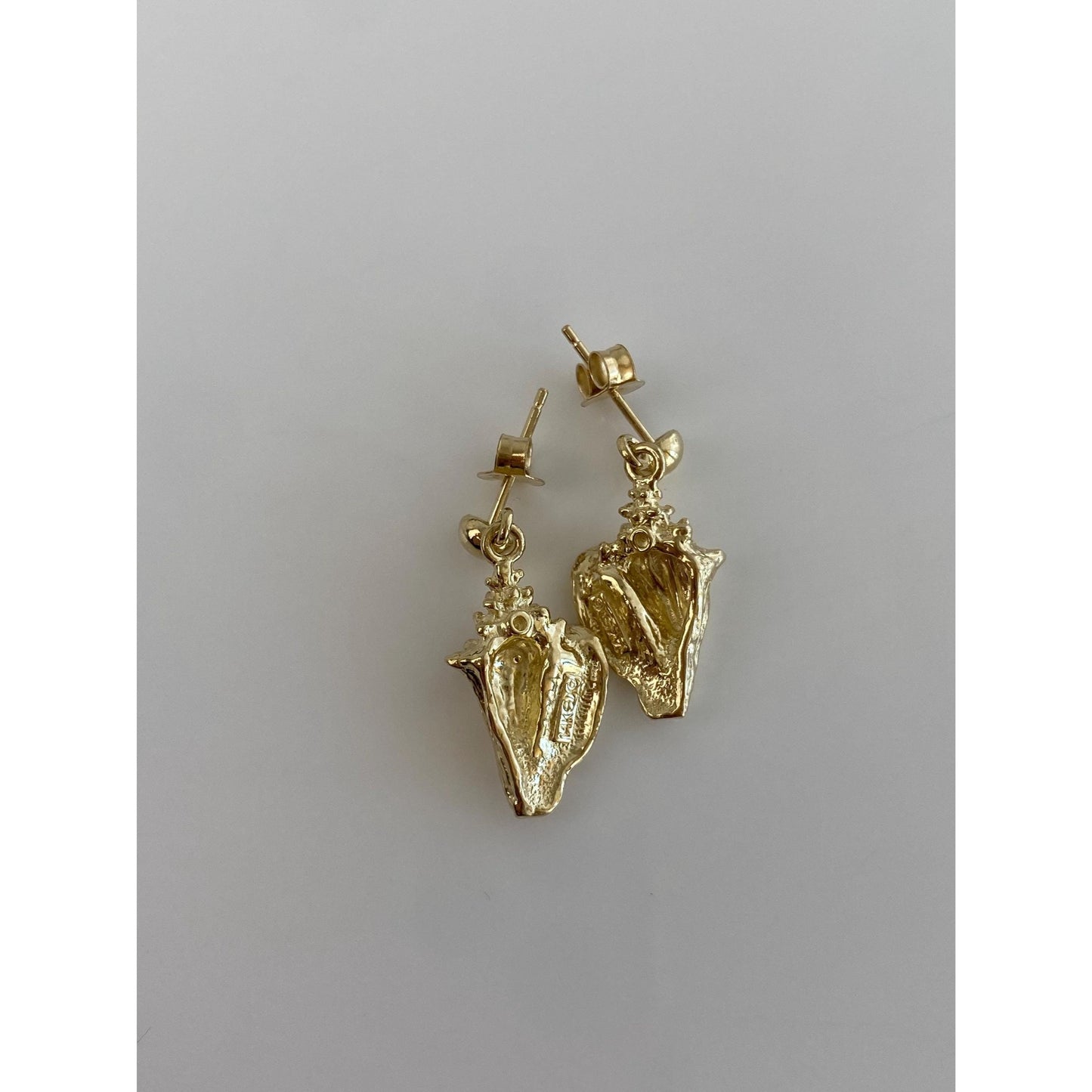 Vintage Solid 14k Yellow Gold Seashell Dangle Stud Earrings