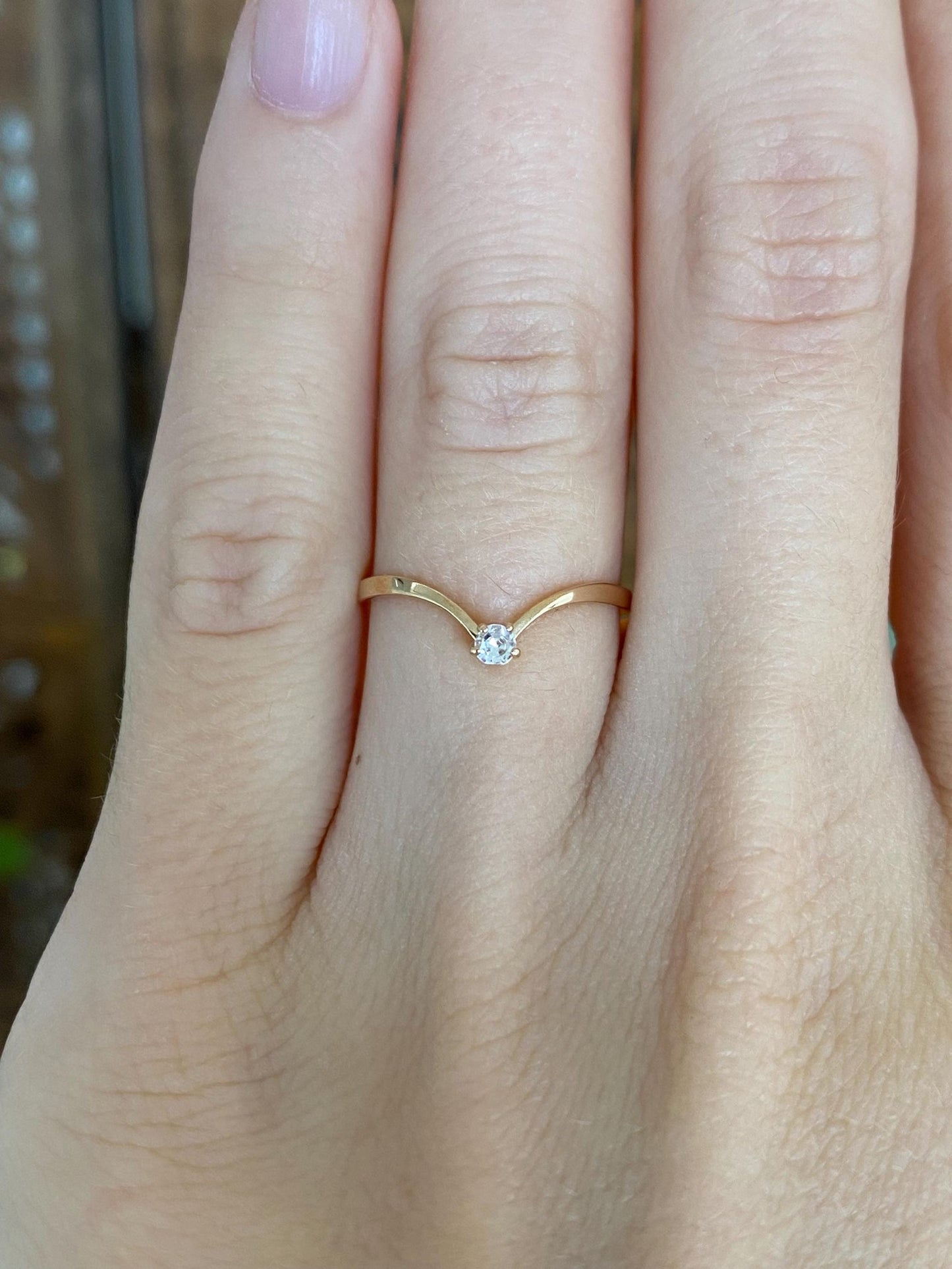 Vintage Solid 18k Yellow Gold Clear Spinel Chevron Ring - Size 5.75