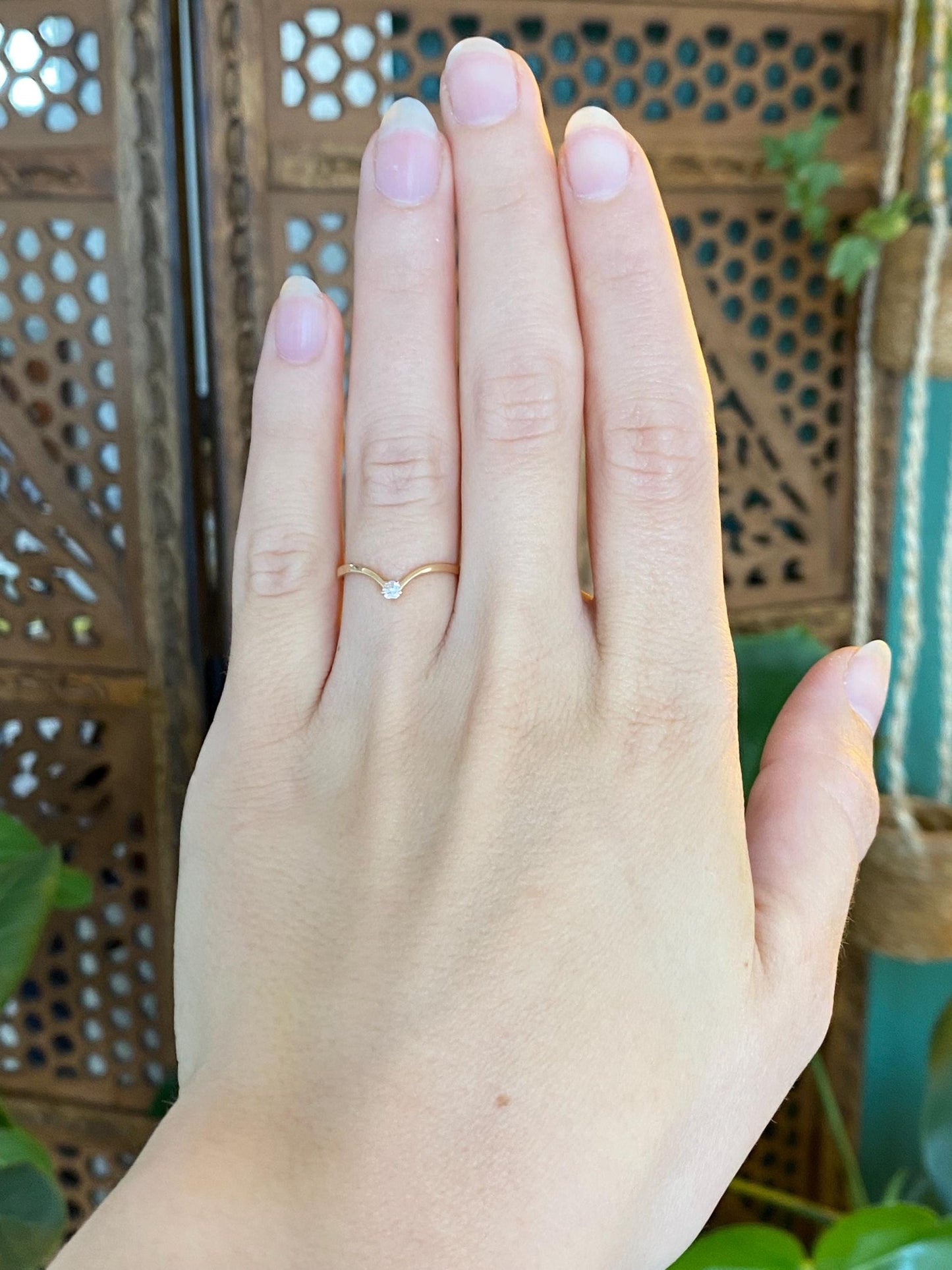 Vintage Solid 18k Yellow Gold Clear Spinel Chevron Ring - Size 5.75