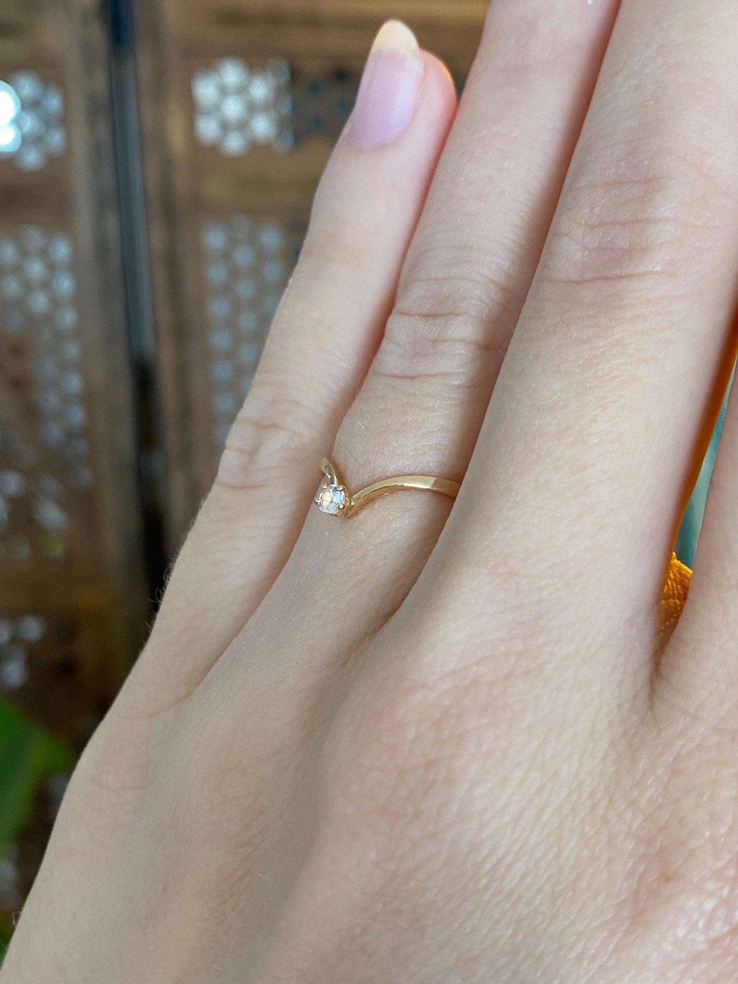 Vintage Solid 18k Yellow Gold Clear Spinel Chevron Ring - Size 5.75