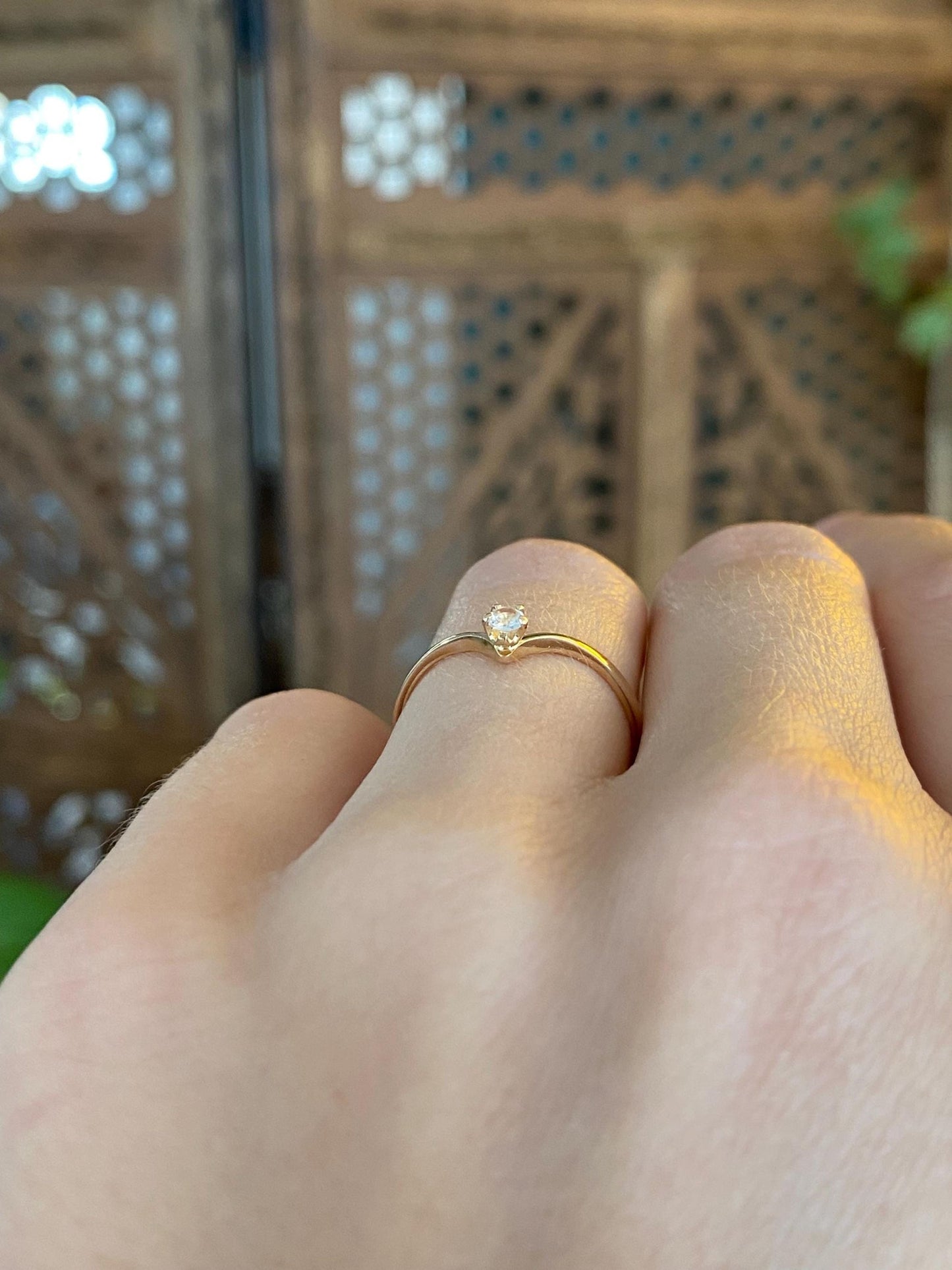 Vintage Solid 18k Yellow Gold Clear Spinel Chevron Ring - Size 5.75