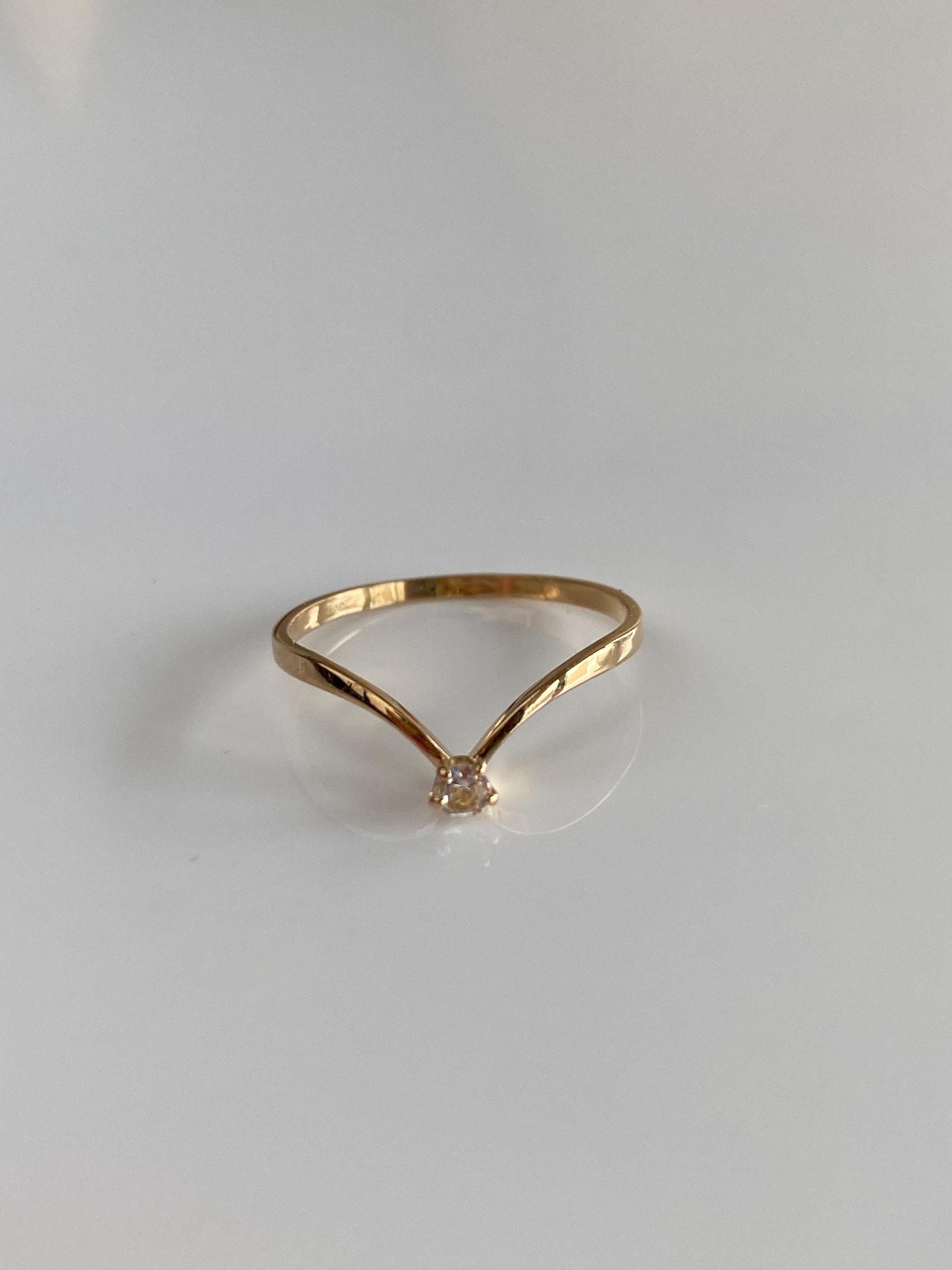 Vintage Solid 18k Yellow Gold Clear Spinel Chevron Ring - Size 5.75