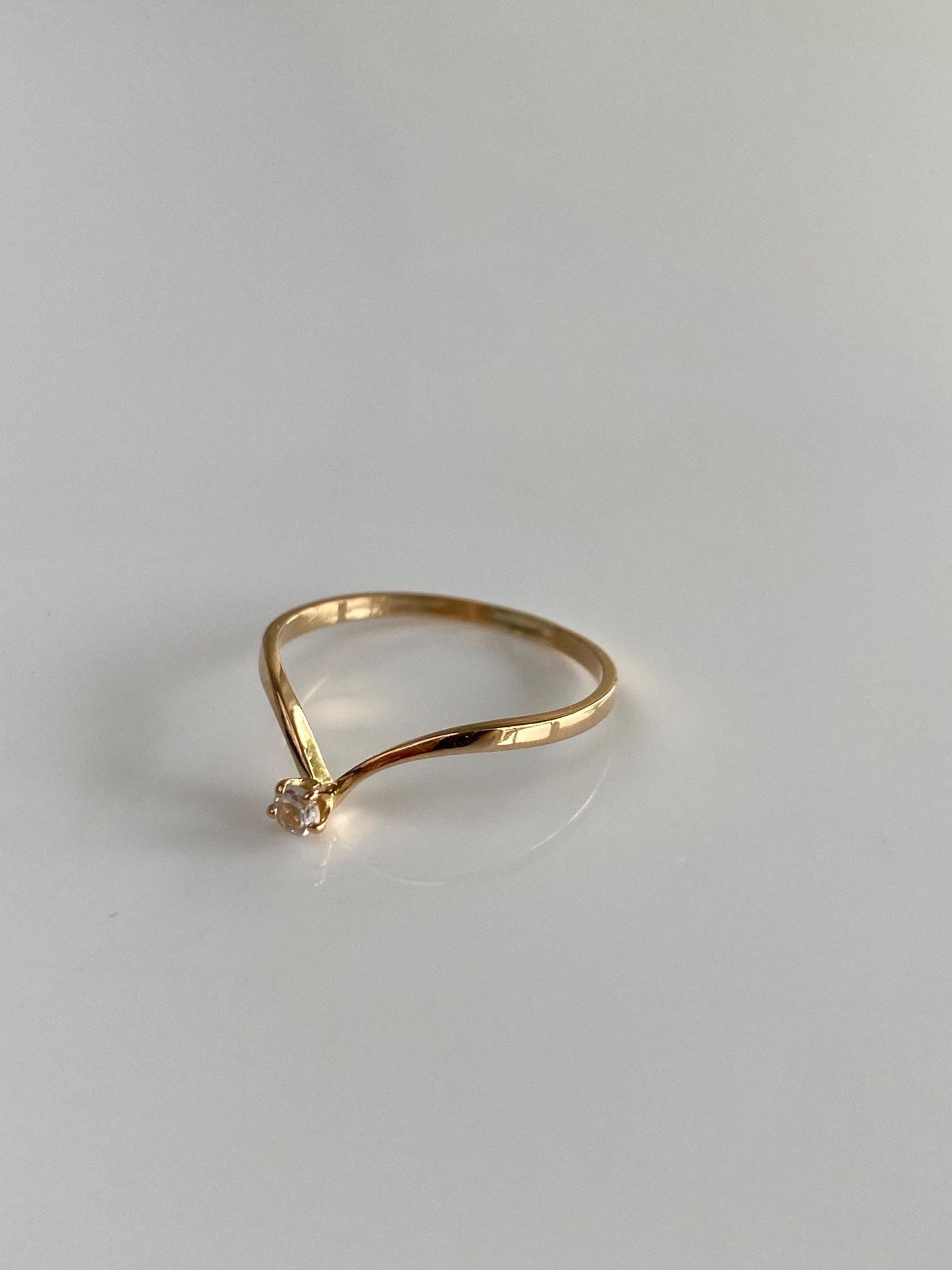 Vintage Solid 18k Yellow Gold Clear Spinel Chevron Ring - Size 5.75