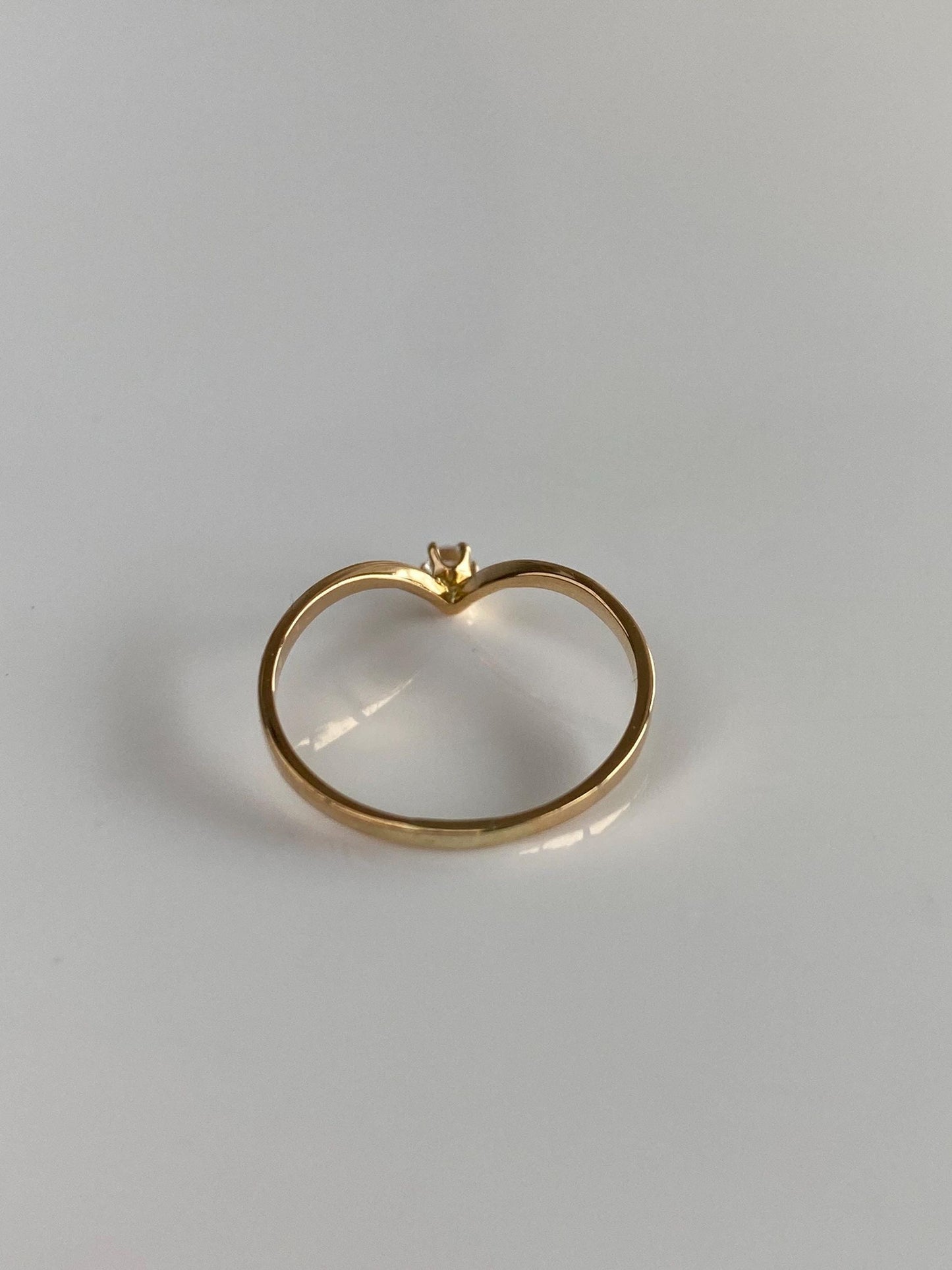Vintage Solid 18k Yellow Gold Clear Spinel Chevron Ring - Size 5.75