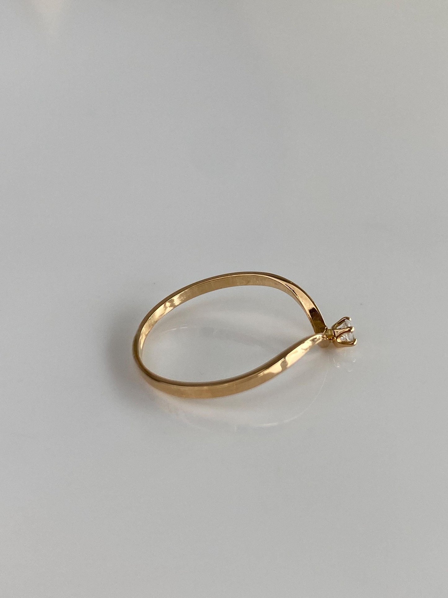 Vintage Solid 18k Yellow Gold Clear Spinel Chevron Ring - Size 5.75