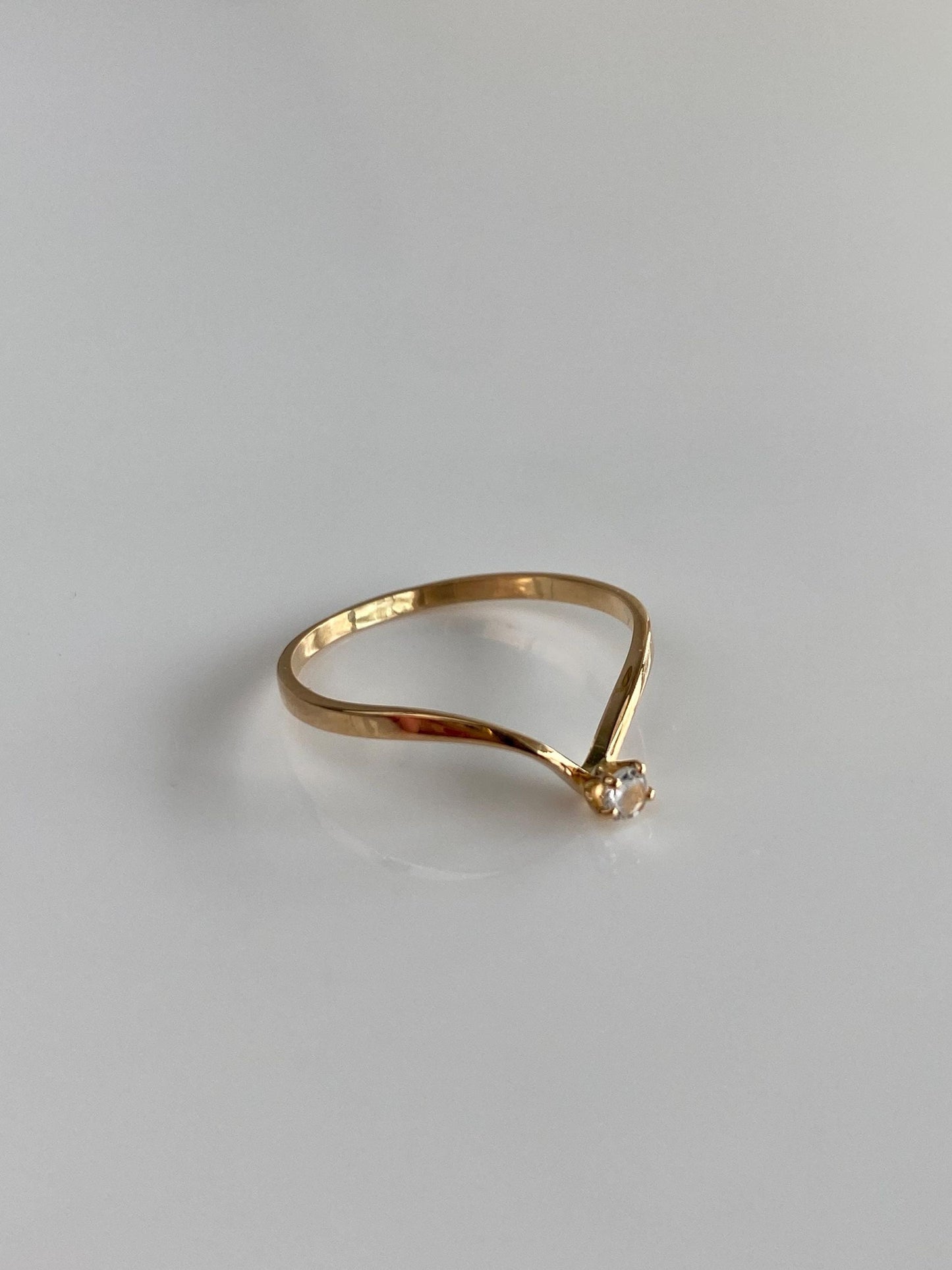 Vintage Solid 18k Yellow Gold Clear Spinel Chevron Ring - Size 5.75