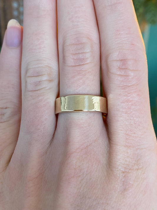 Vintage Solid 14k Yellow Gold Straight Edge Ring Band - Size 8.25