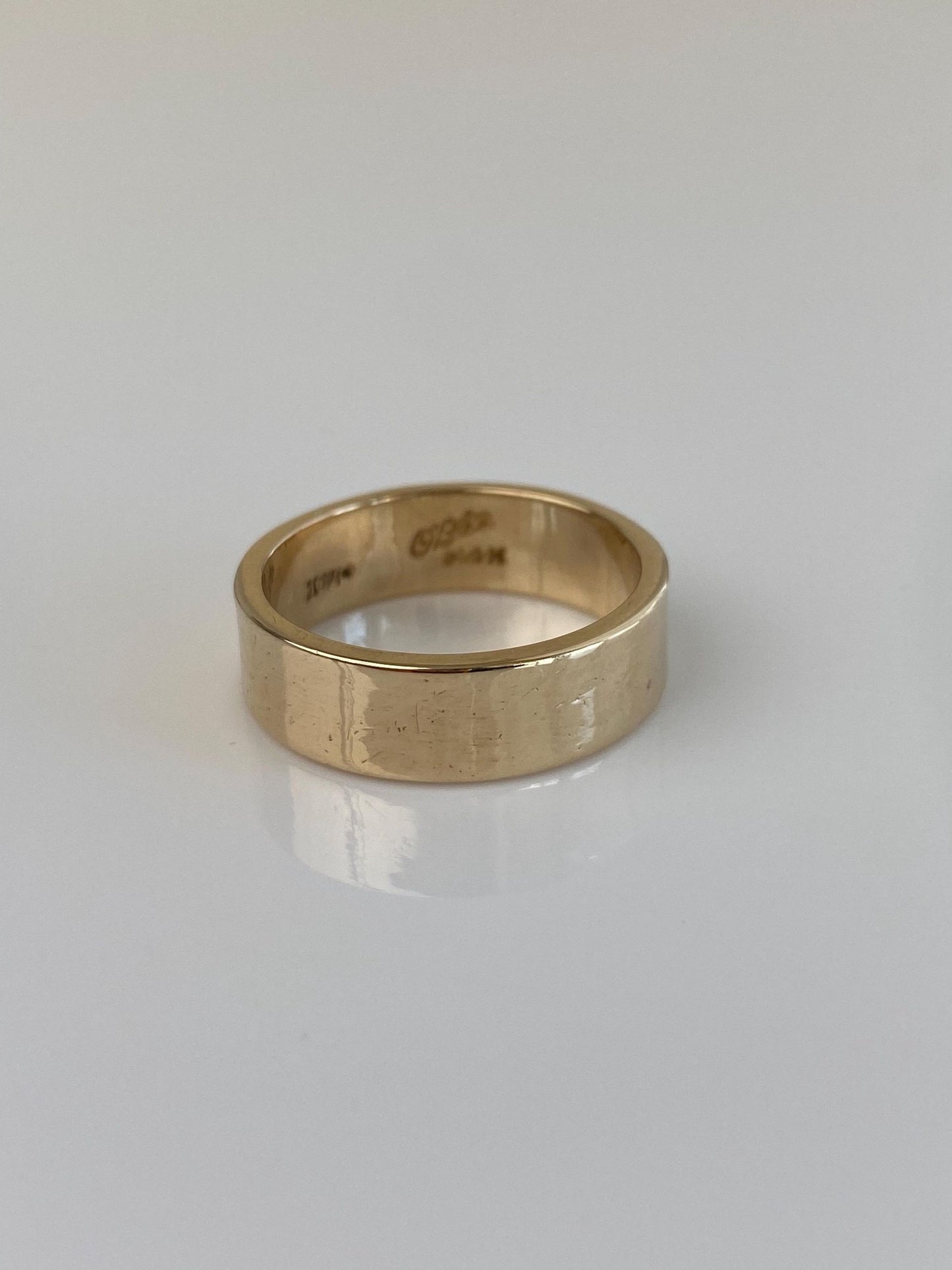 Vintage Solid 14k Yellow Gold Straight Edge Ring Band - Size 8.25