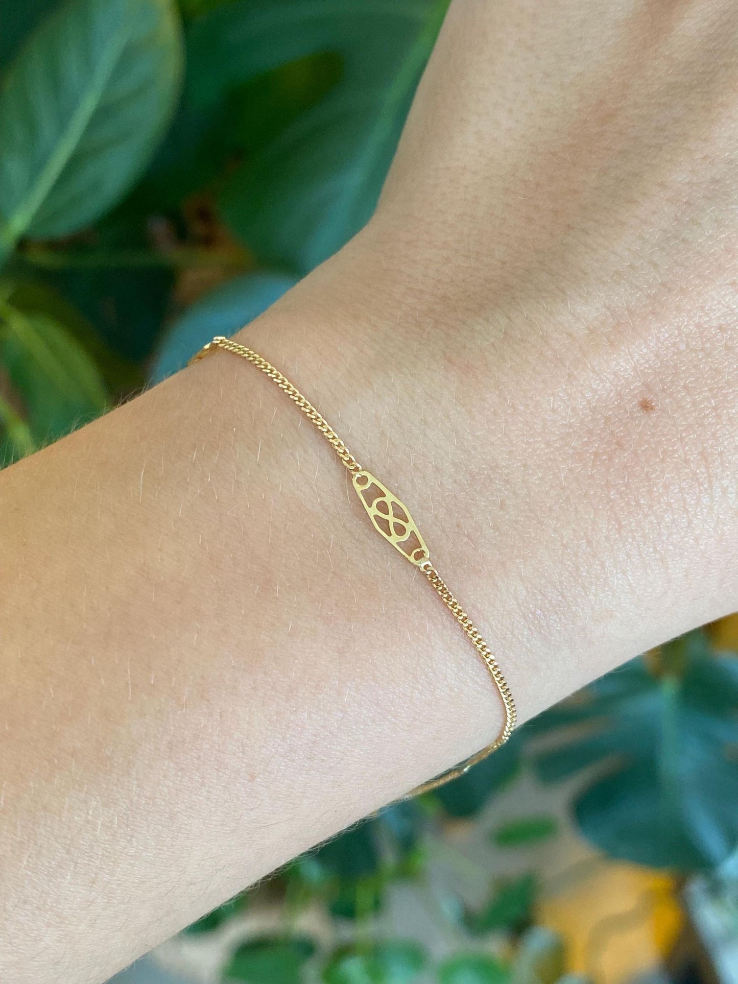 Vintage Solid 14k Yellow Gold Station Tight Curb Chain Bracelet - 7.25 inches