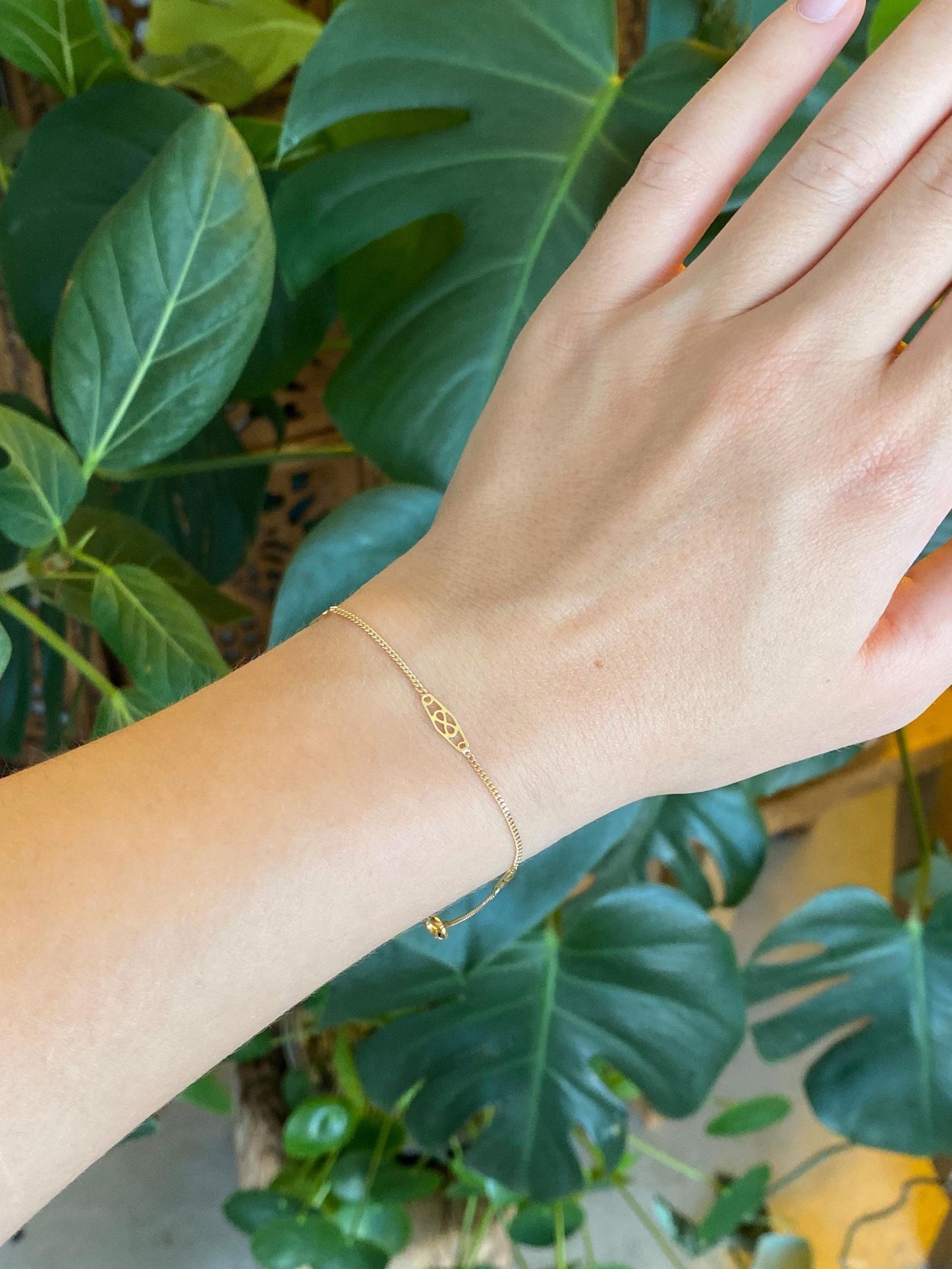 Vintage Solid 14k Yellow Gold Station Tight Curb Chain Bracelet - 7.25 inches