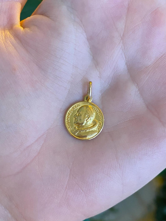Vintage Solid 18k Yellow Gold Pope Charm