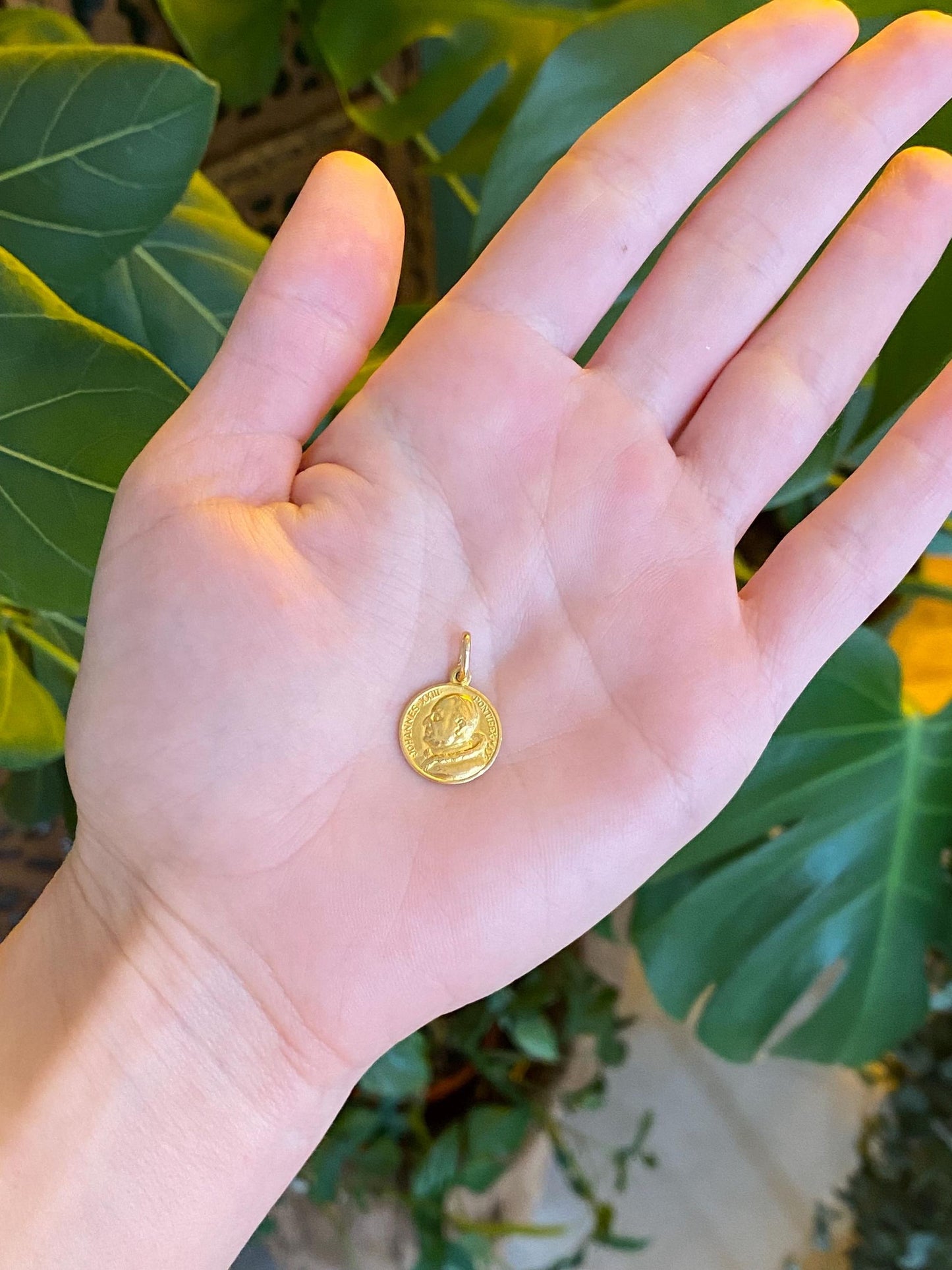 Vintage Solid 18k Yellow Gold Pope Charm