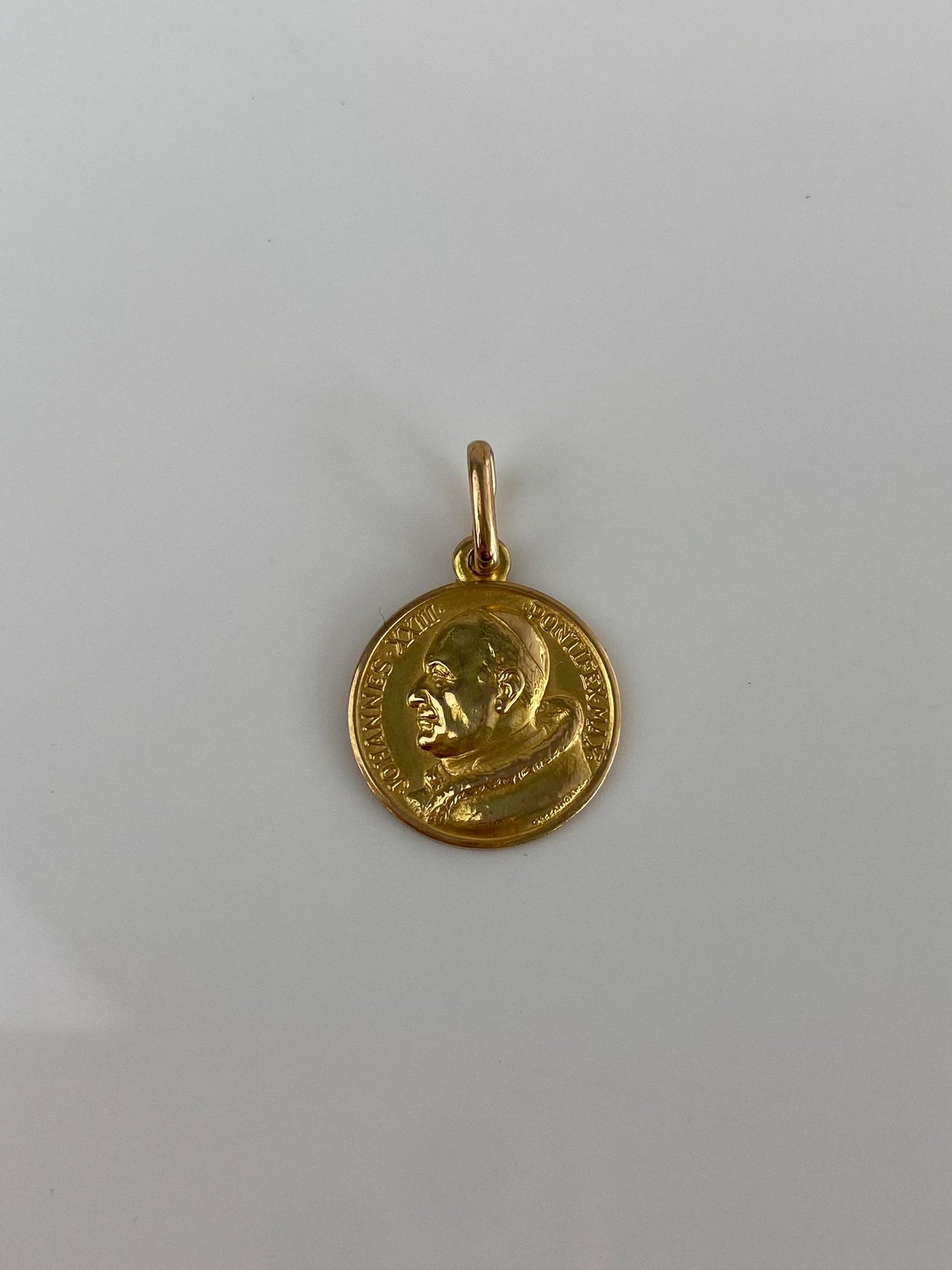 Vintage Solid 18k Yellow Gold Pope Charm