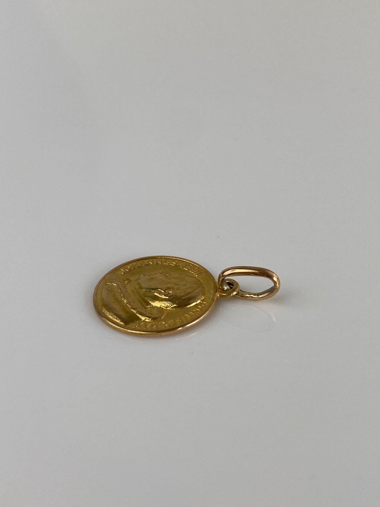 Vintage Solid 18k Yellow Gold Pope Charm