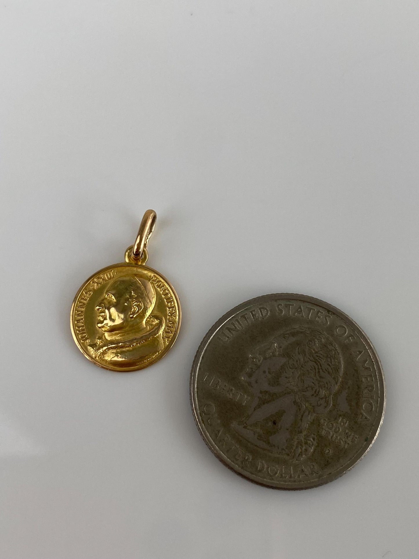 Vintage Solid 18k Yellow Gold Pope Charm
