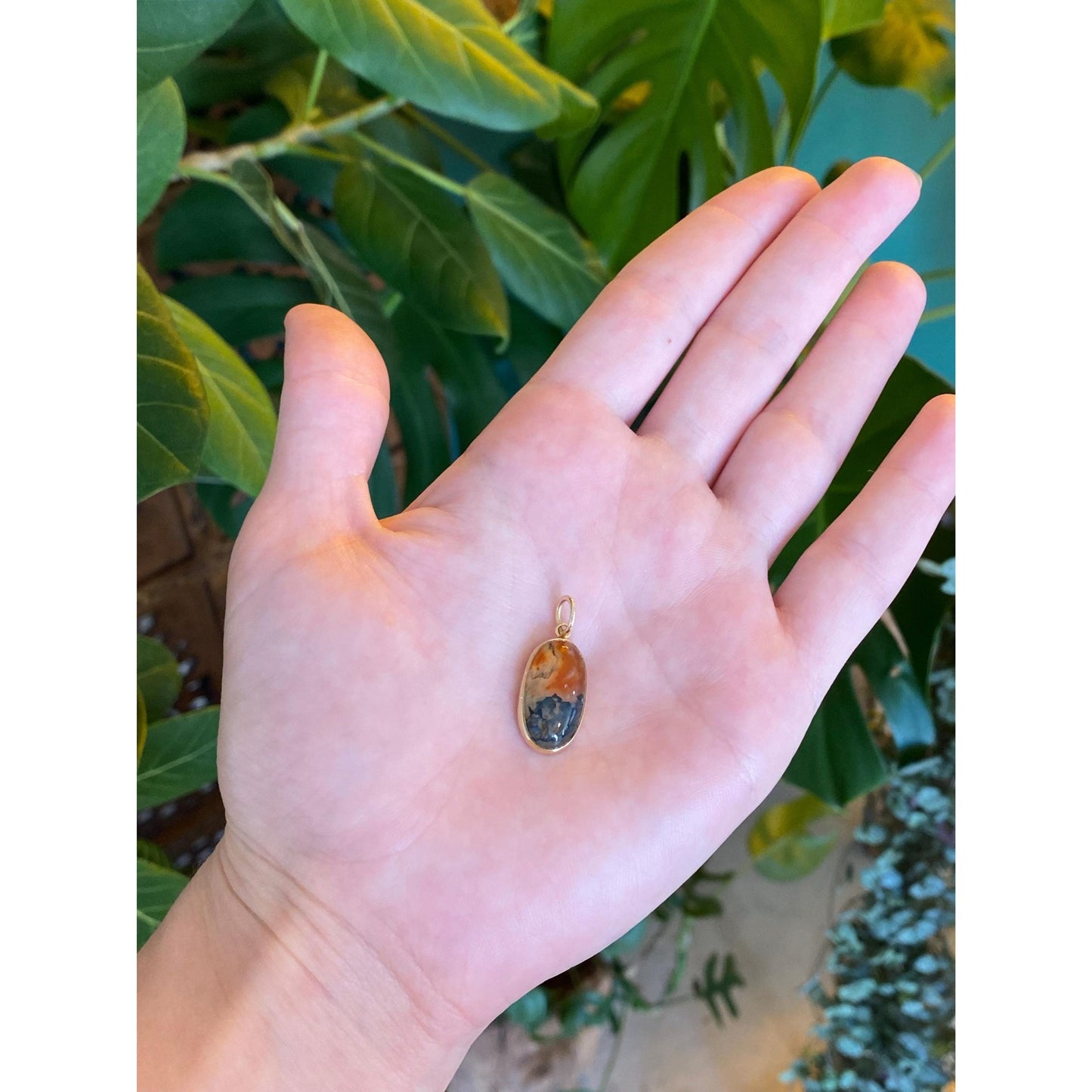 Vintage Solid 14k Yellow Gold Agate Charm