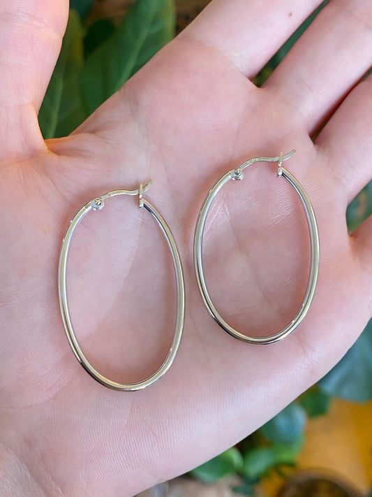 Vintage 10k White Gold Oval Hoop Earrings