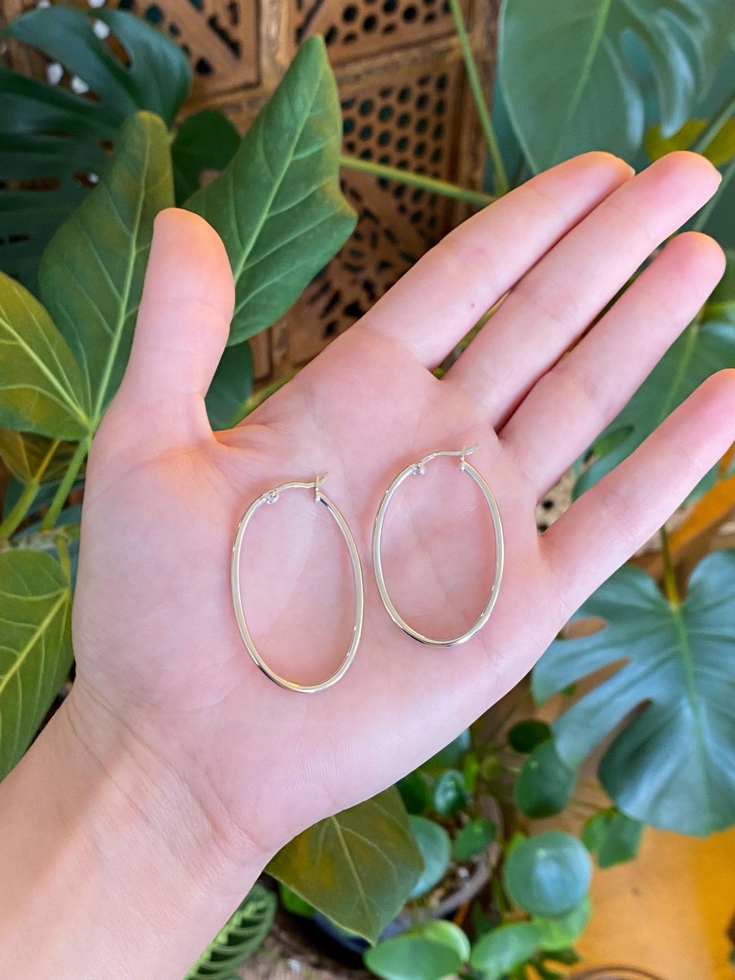 Vintage 10k White Gold Oval Hoop Earrings