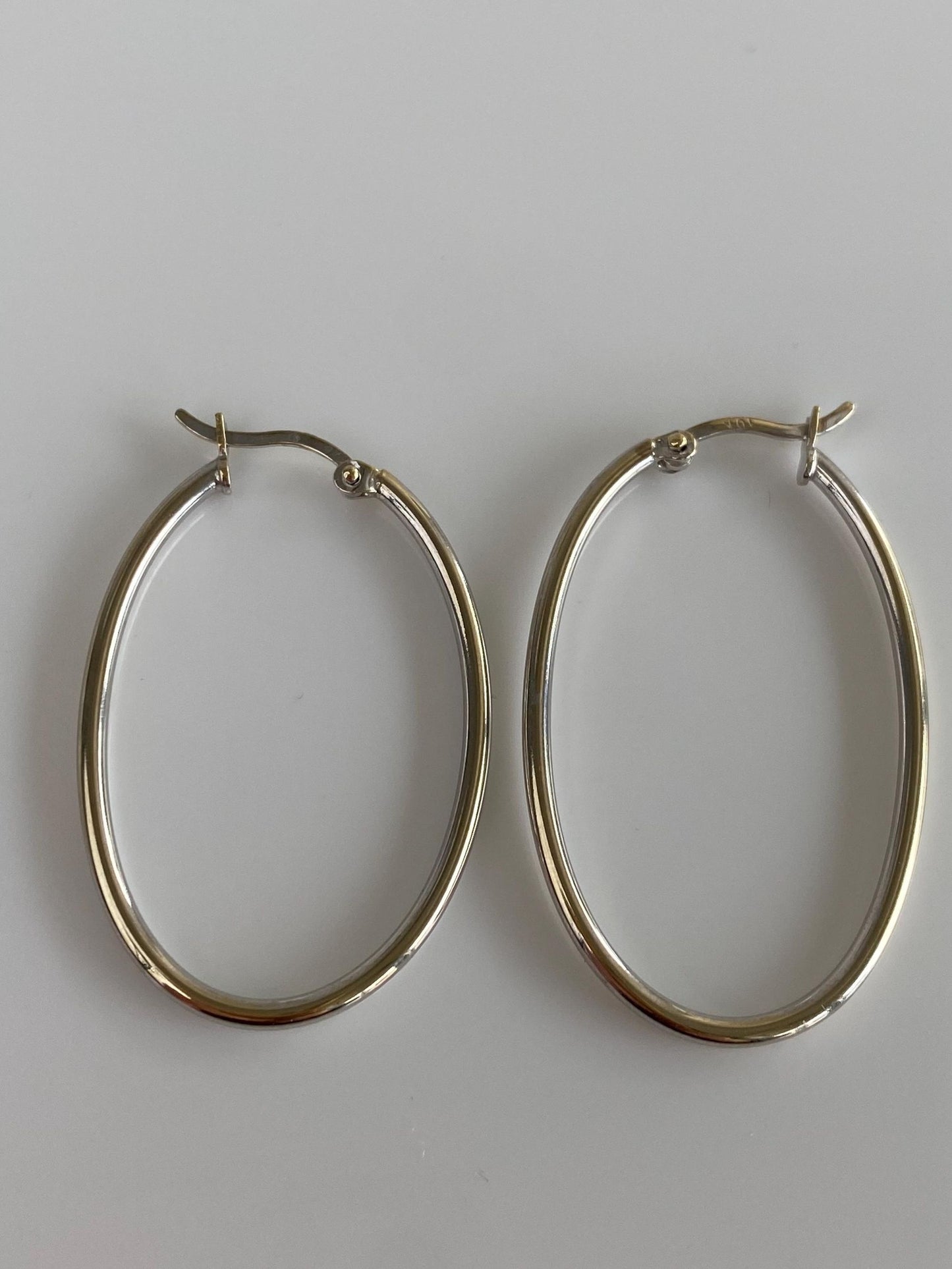 Vintage 10k White Gold Oval Hoop Earrings
