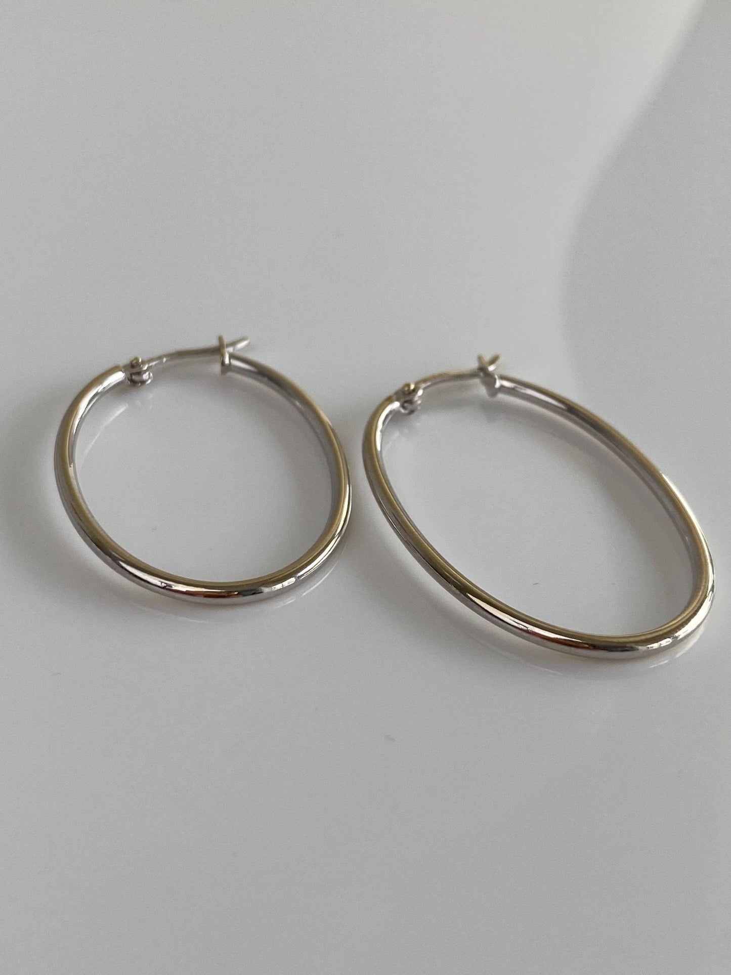 Vintage 10k White Gold Oval Hoop Earrings