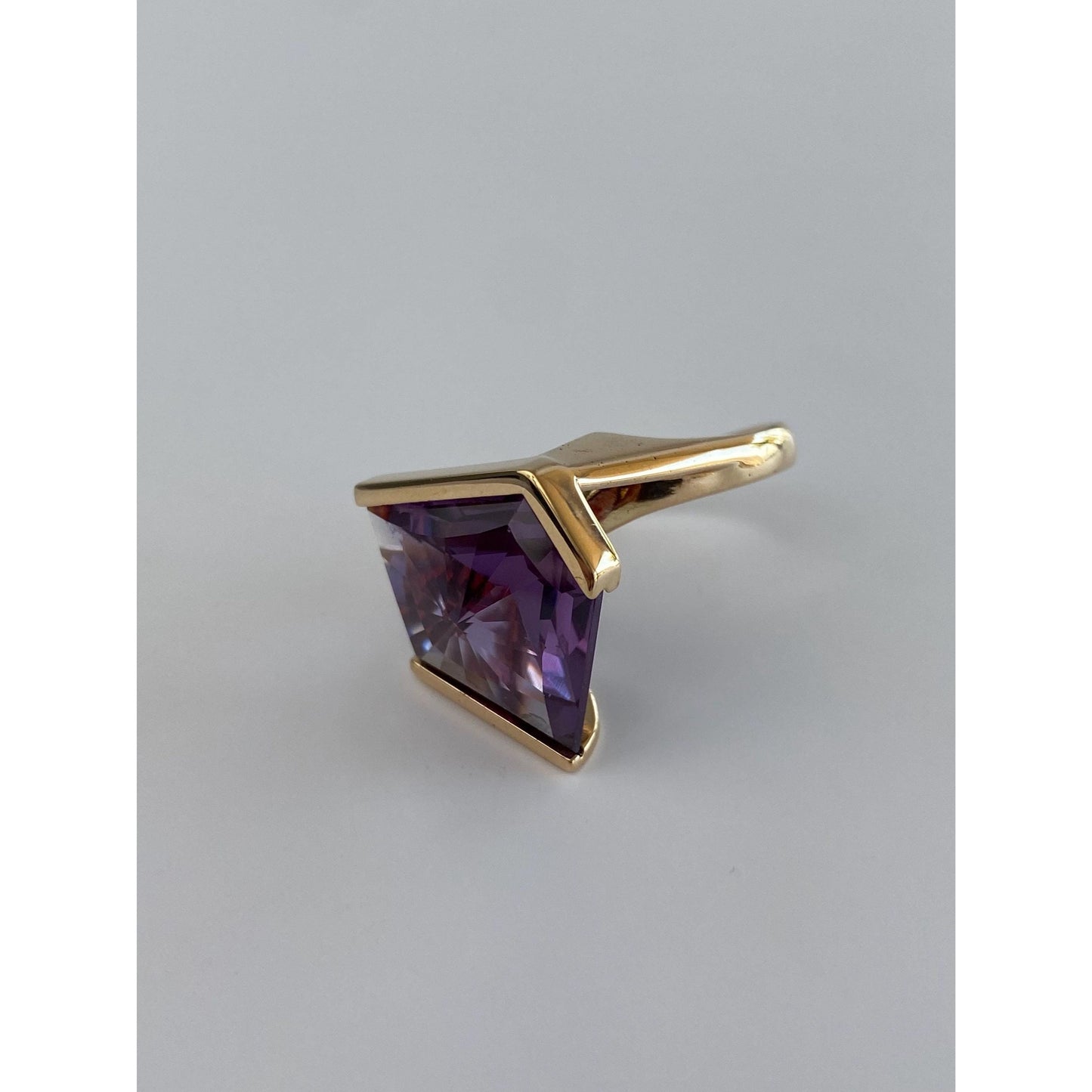 Vintage Solid 14k Yellow Gold Alexandrite Ring - Size 5.75
