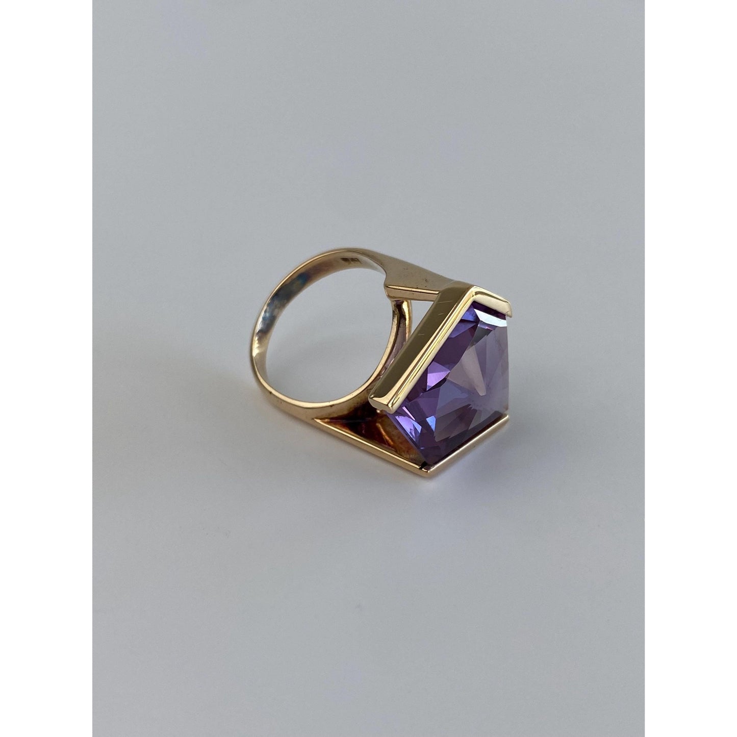 Vintage Solid 14k Yellow Gold Alexandrite Ring - Size 5.75