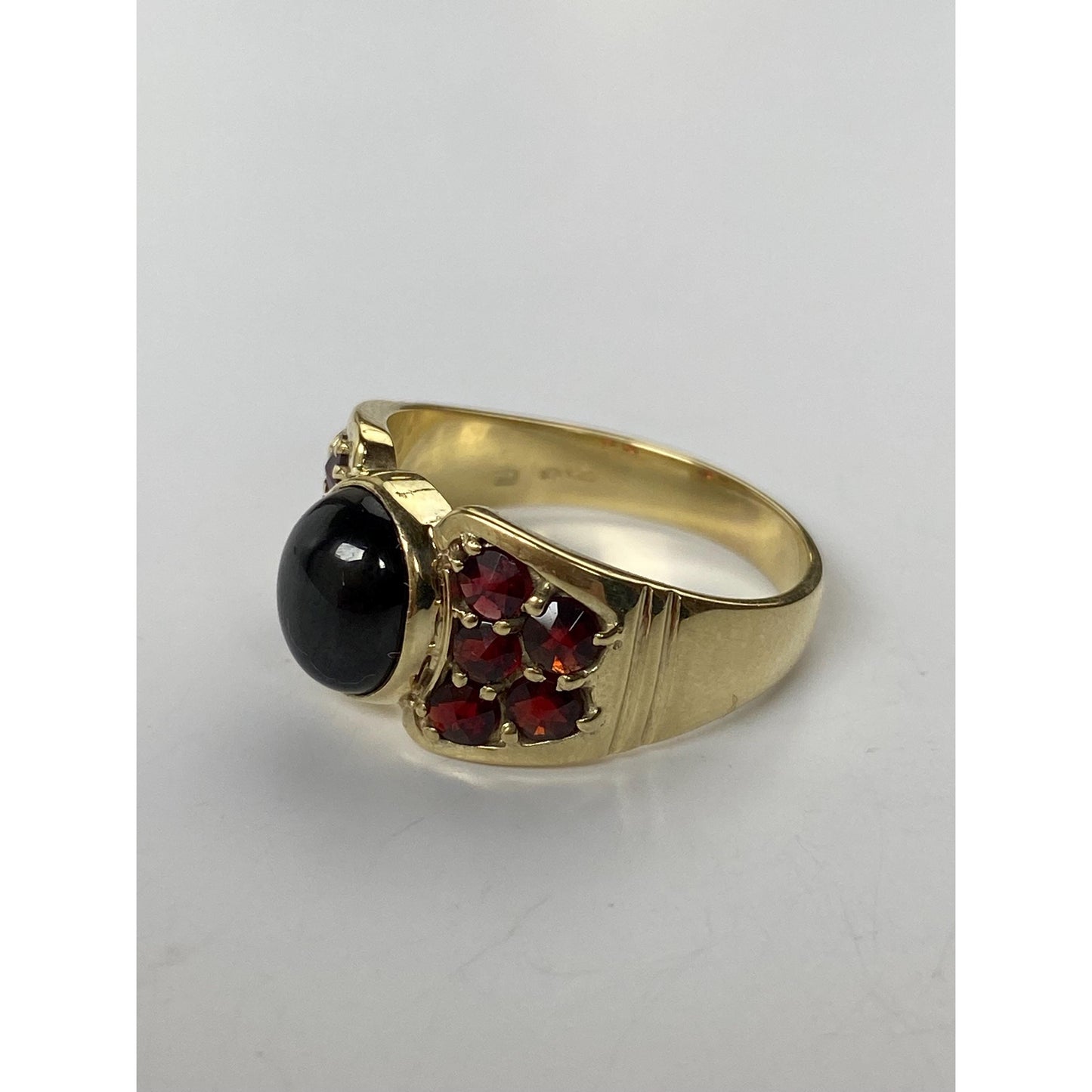 Vintage Solid 14k Yellow Gold Garnet Ring Band - Size 7