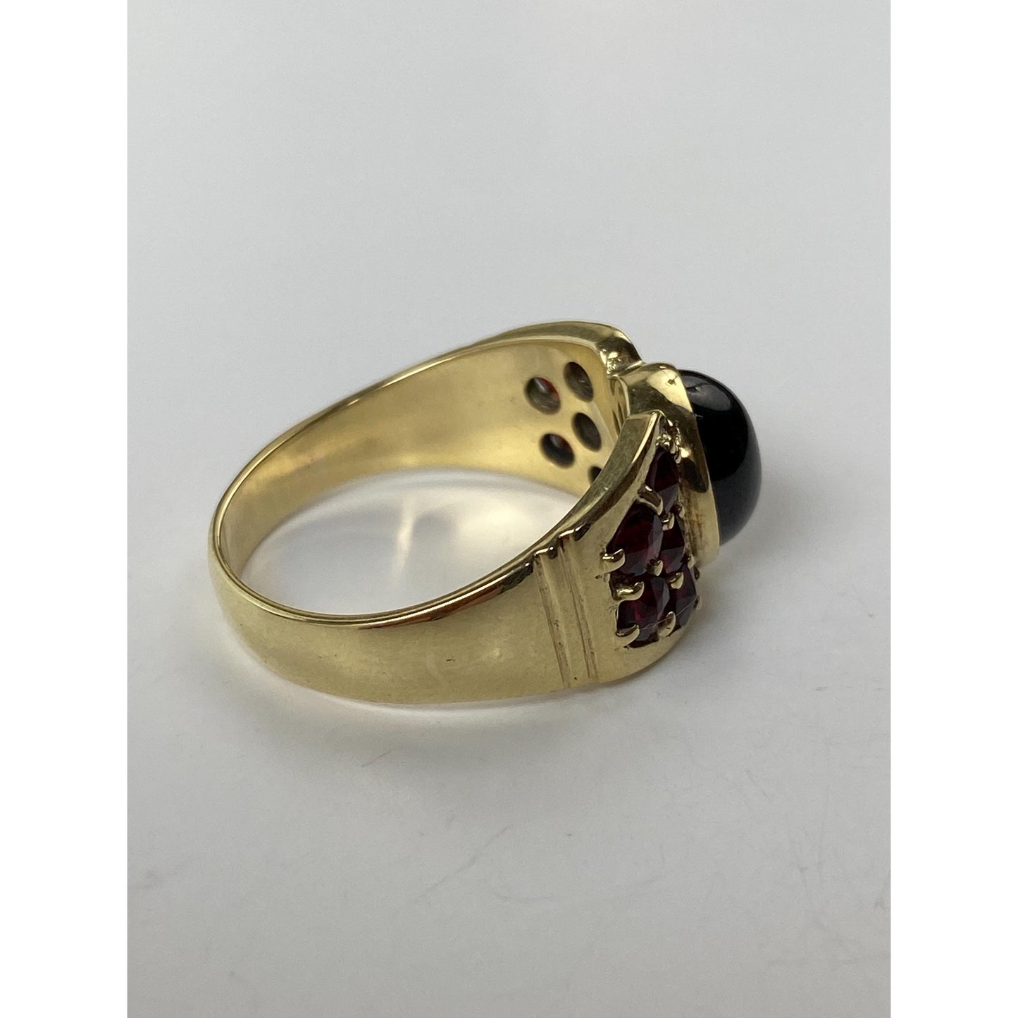 Vintage Solid 14k Yellow Gold Garnet Ring Band - Size 7