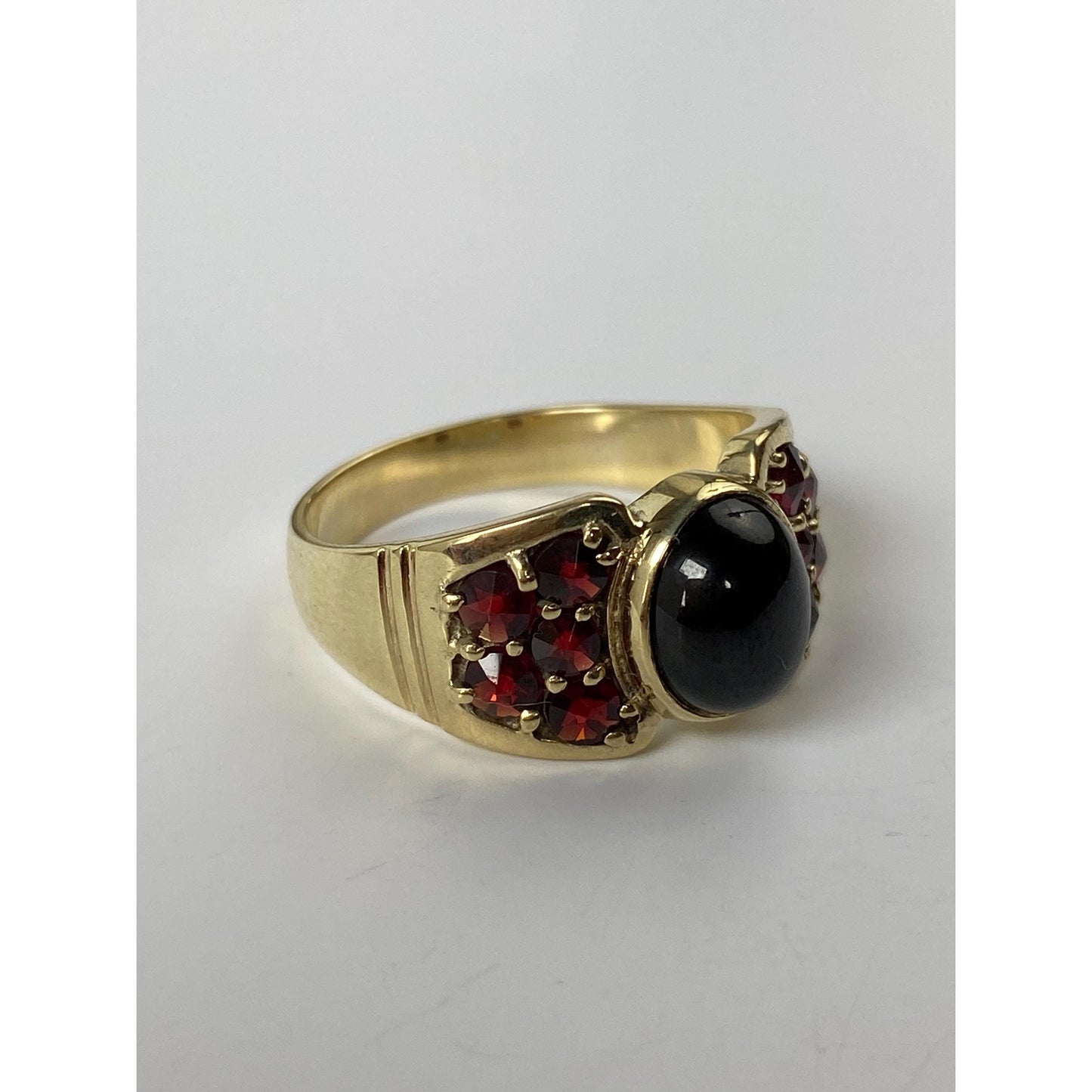 Vintage Solid 14k Yellow Gold Garnet Ring Band - Size 7