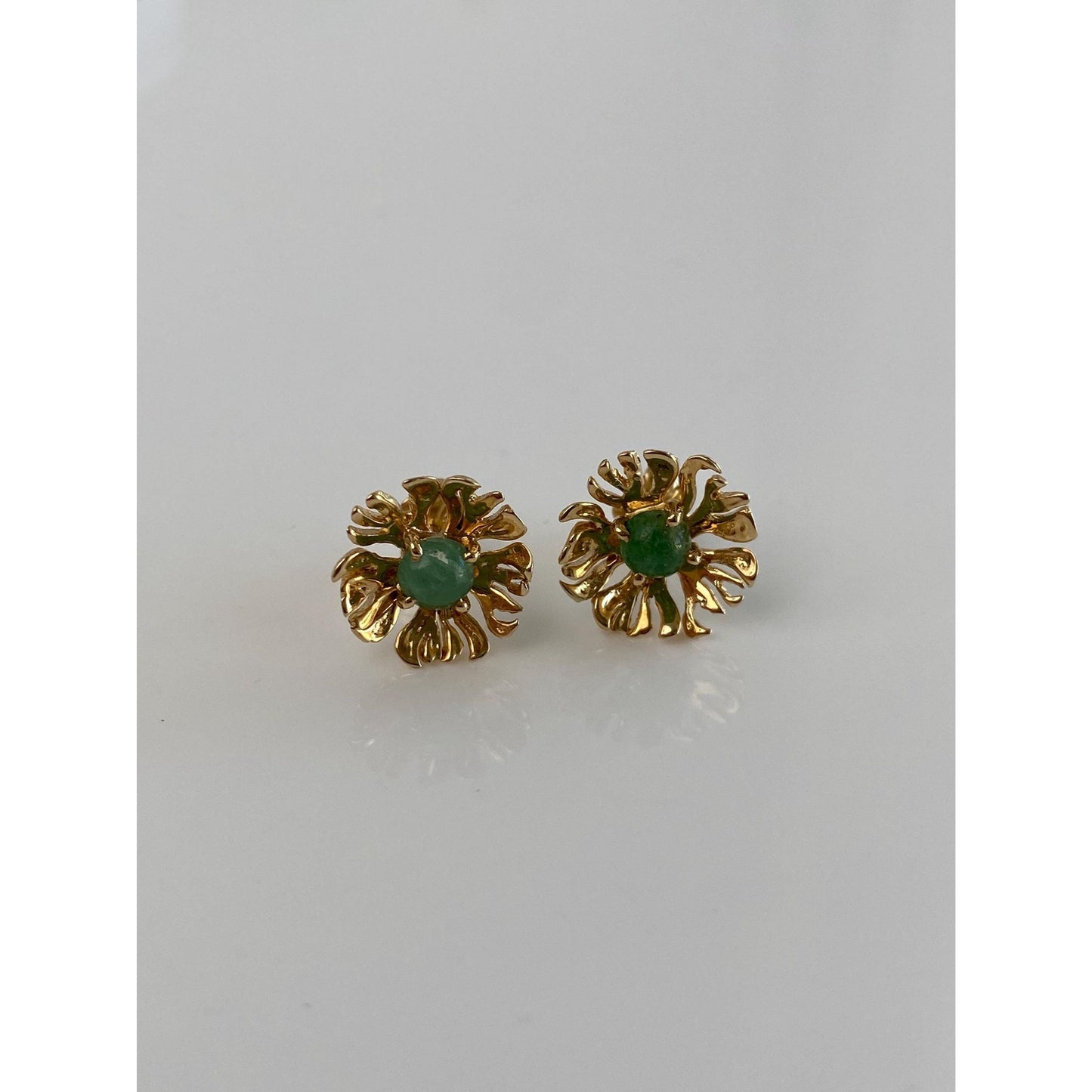 Vintage Solid 14k Yellow Gold Jade Flower Stud Earrings