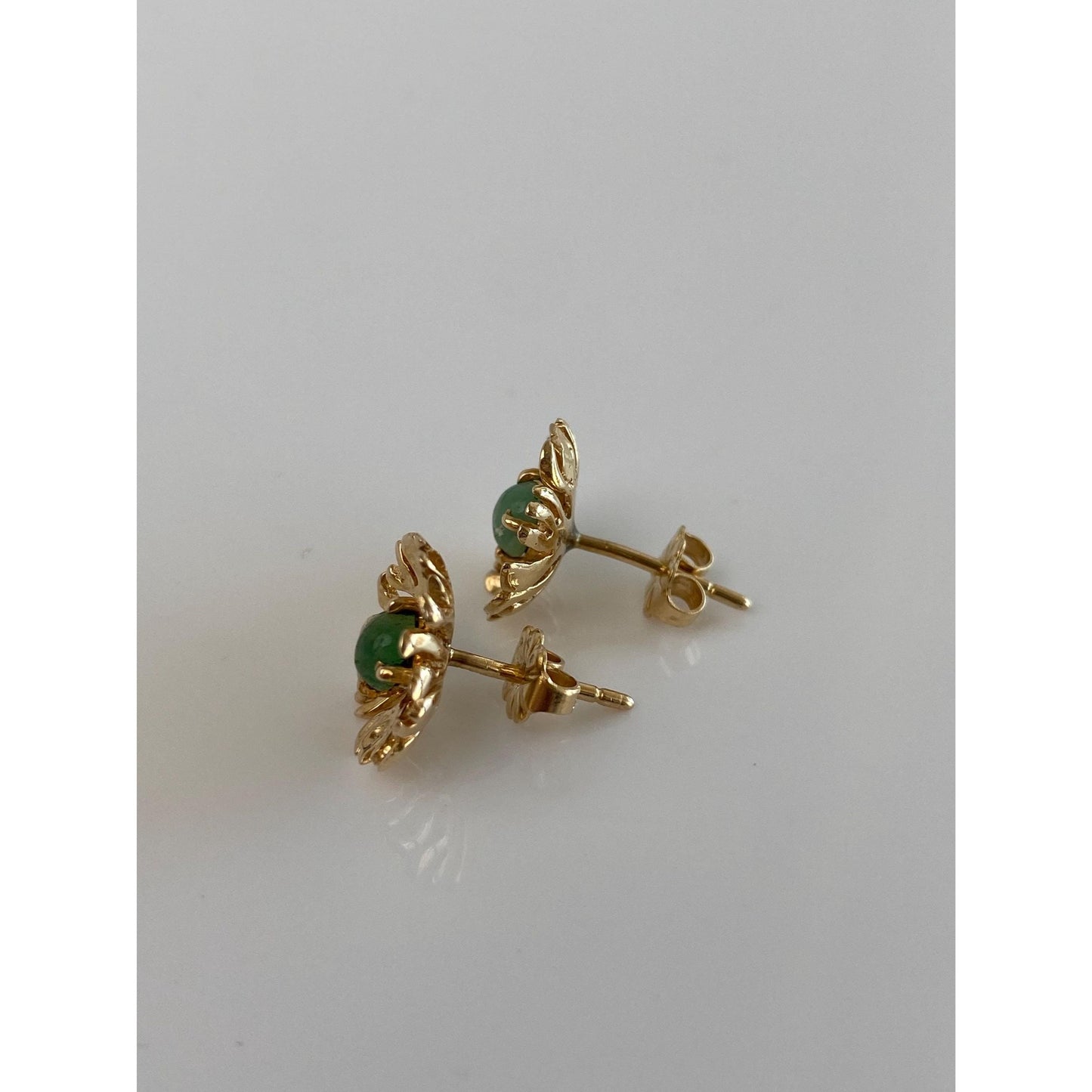 Vintage Solid 14k Yellow Gold Jade Flower Stud Earrings