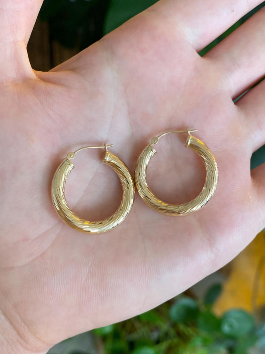 Vintage 14k Yellow Gold Diamond Cut Twist Pattern Hoop Earrings