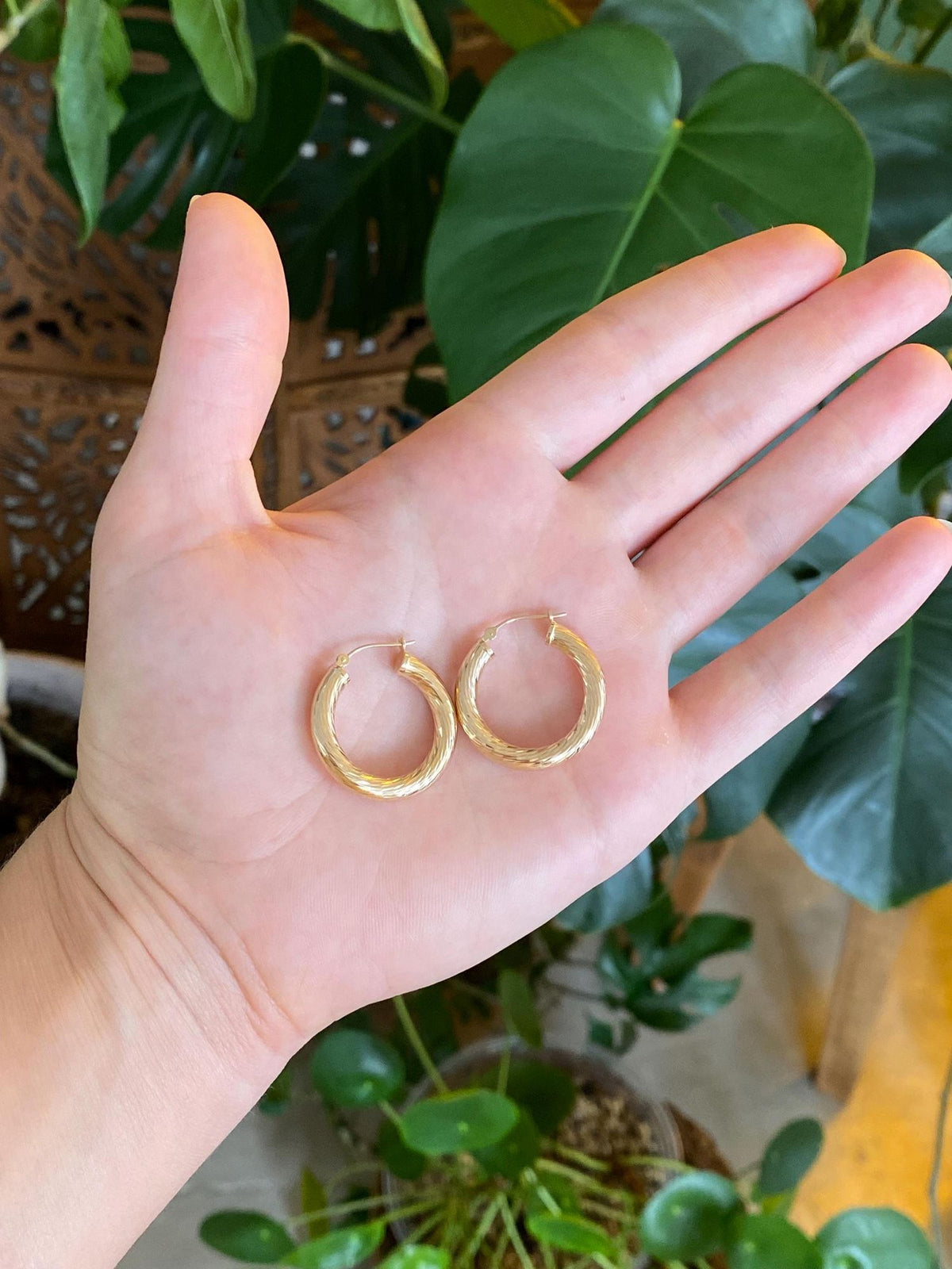 Vintage 14k Yellow Gold Diamond Cut Twist Pattern Hoop Earrings