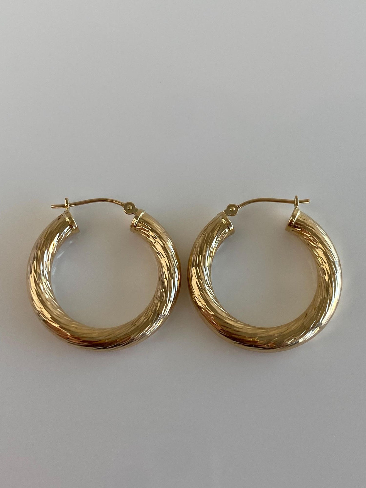 Vintage 14k Yellow Gold Diamond Cut Twist Pattern Hoop Earrings