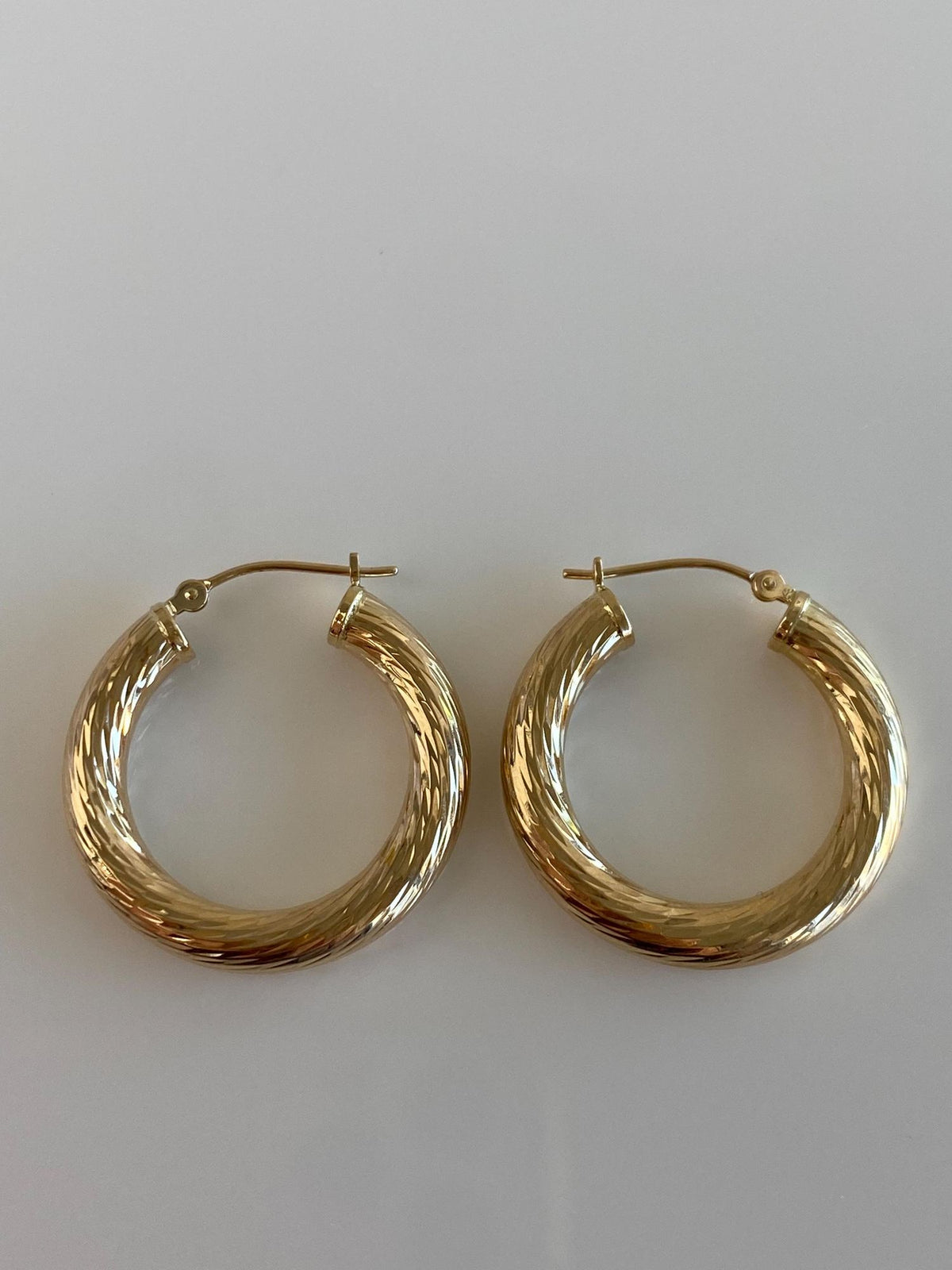 Vintage 14k Yellow Gold Diamond Cut Twist Pattern Hoop Earrings