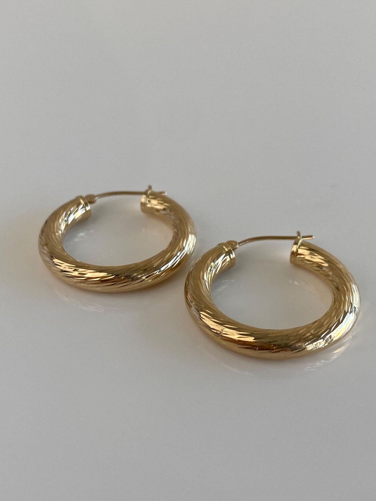 Vintage 14k Yellow Gold Diamond Cut Twist Pattern Hoop Earrings