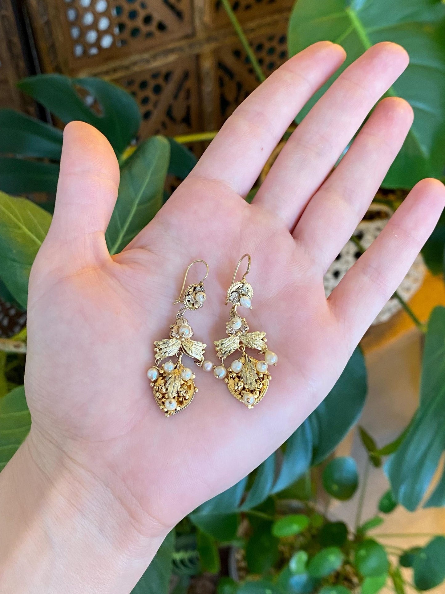 Vintage Solid 14k Yellow Gold Pearl Leaves Dangle Earrings