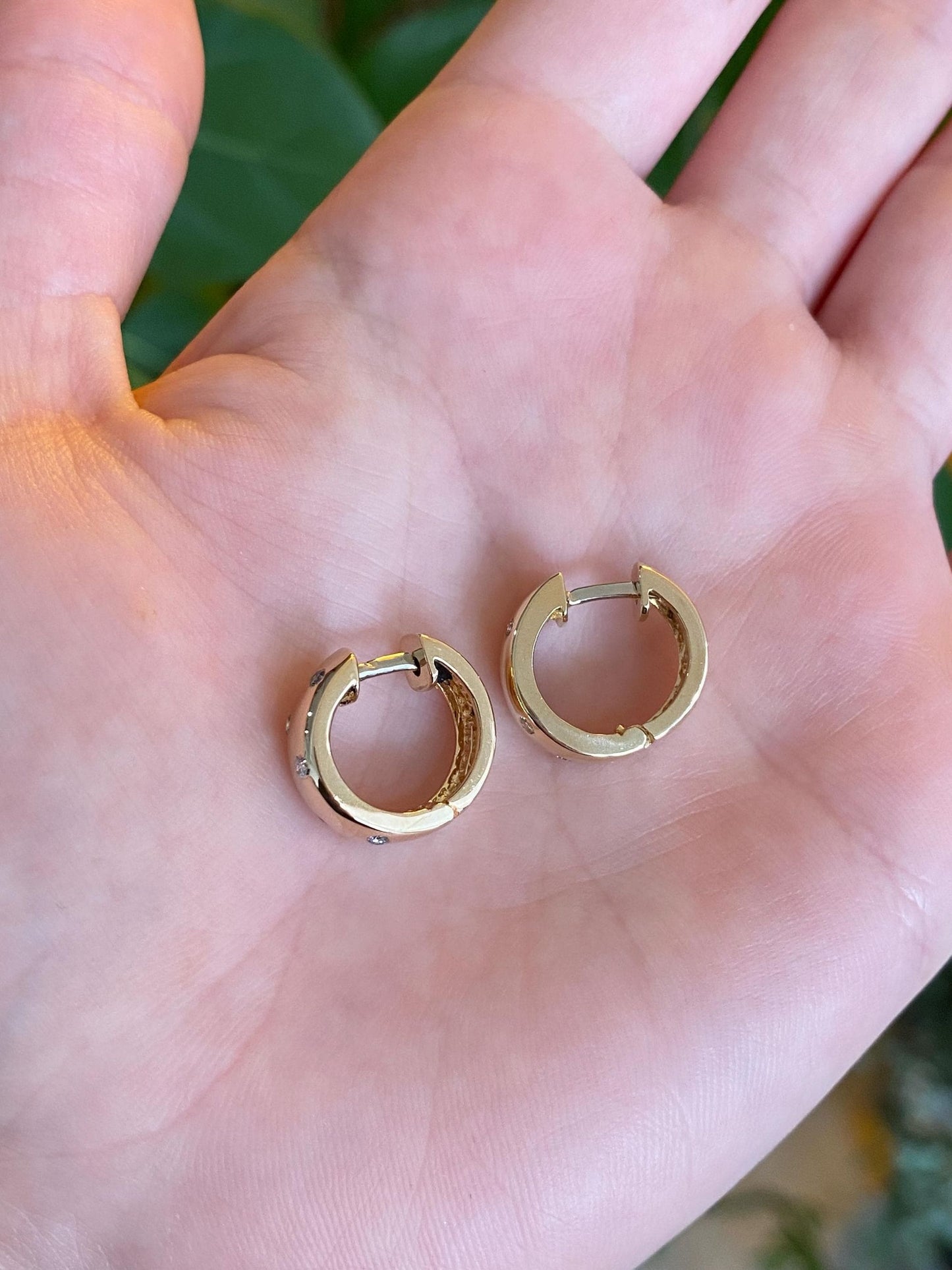 Vintage Solid 14k Yellow Gold Diamond Dotted Chunky Hoop Earrings